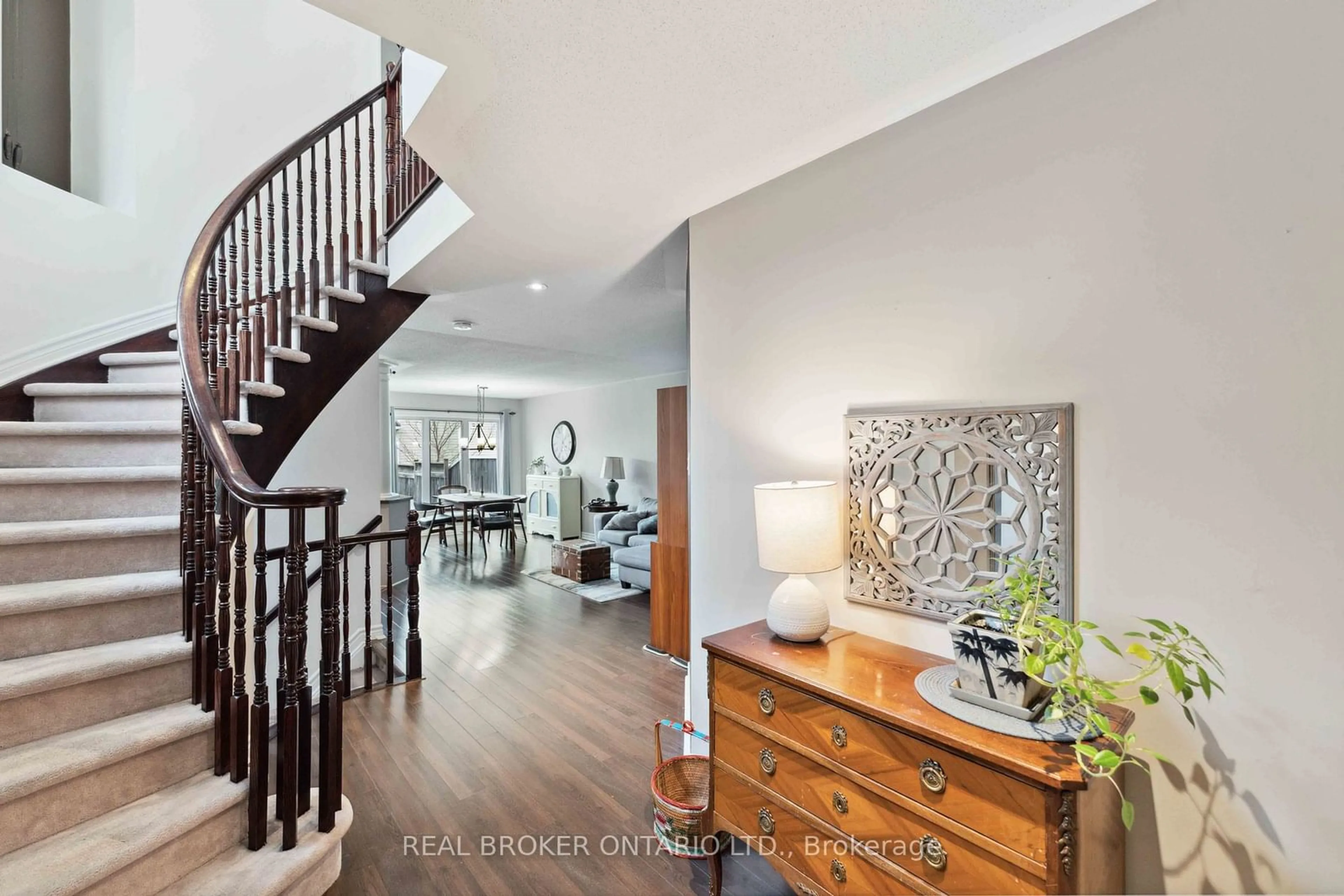 Indoor entryway, wood floors for 278 Montmorency Way, Orleans - Cumberland and Area Ontario K4A 0J5