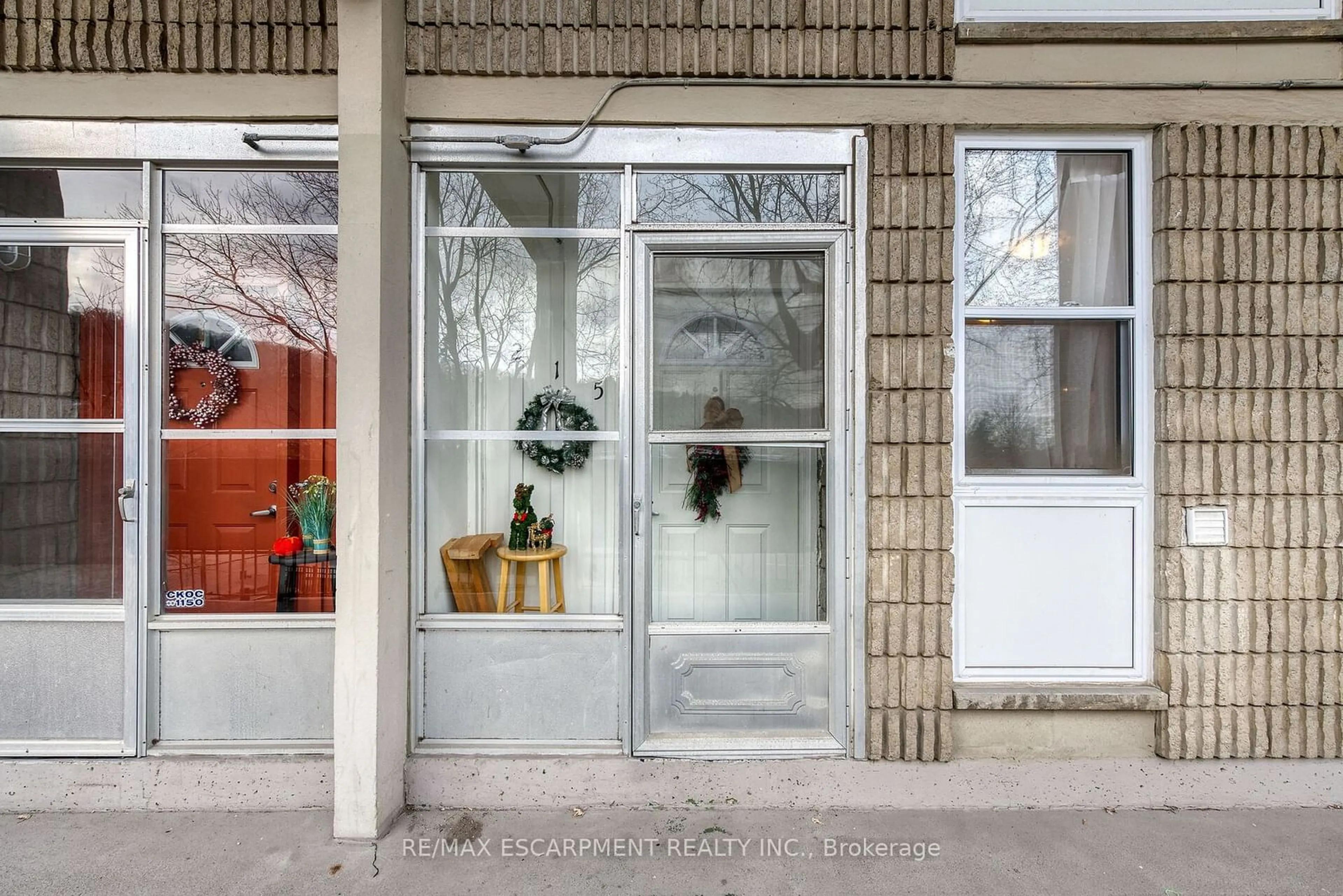 Indoor entryway for 350 Quigley Rd #215, Hamilton Ontario L8K 5N2