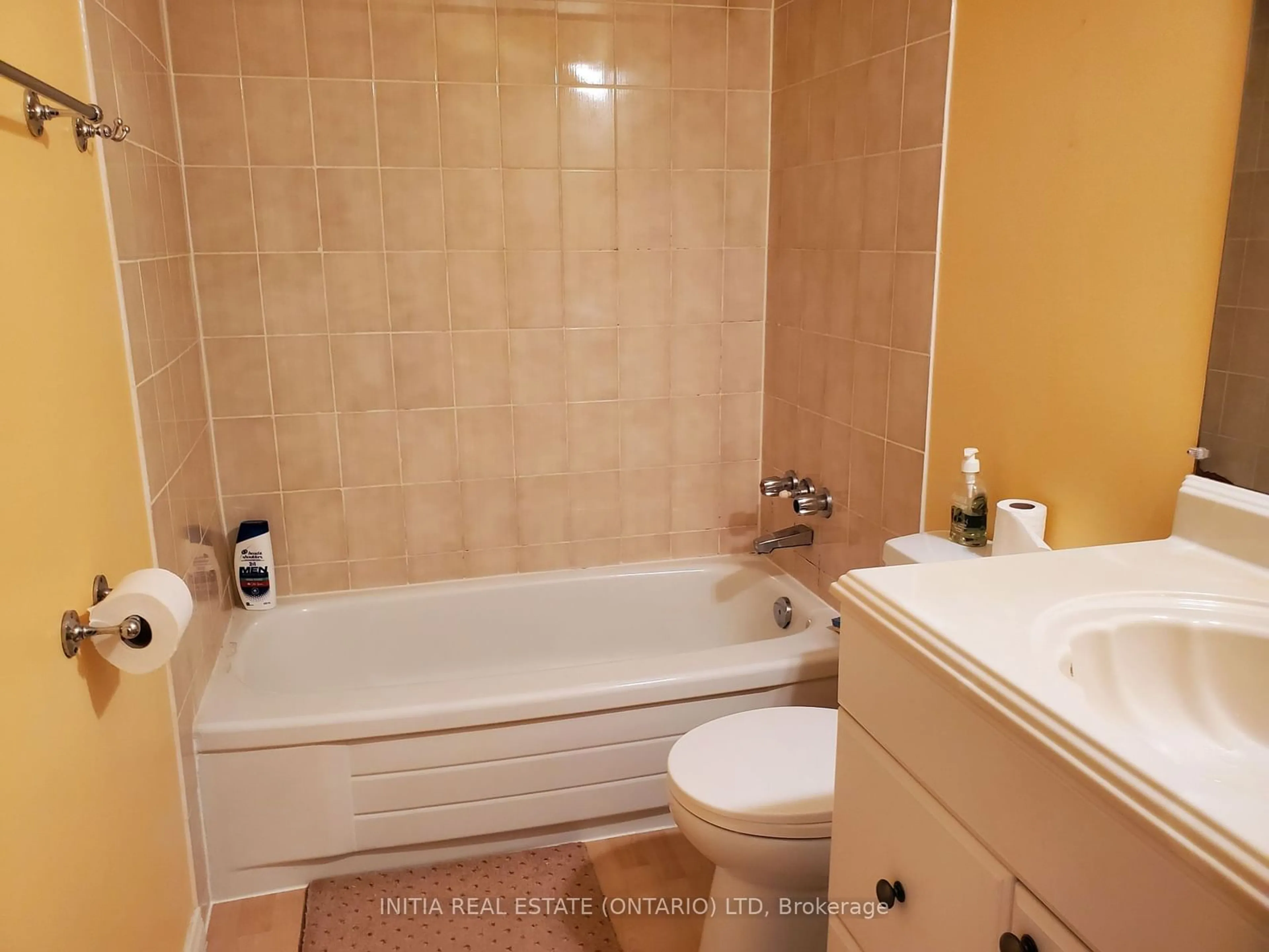 Standard bathroom, not visible floor for 1215 CHEAPSIDE St #2, London Ontario N5Y 5J9