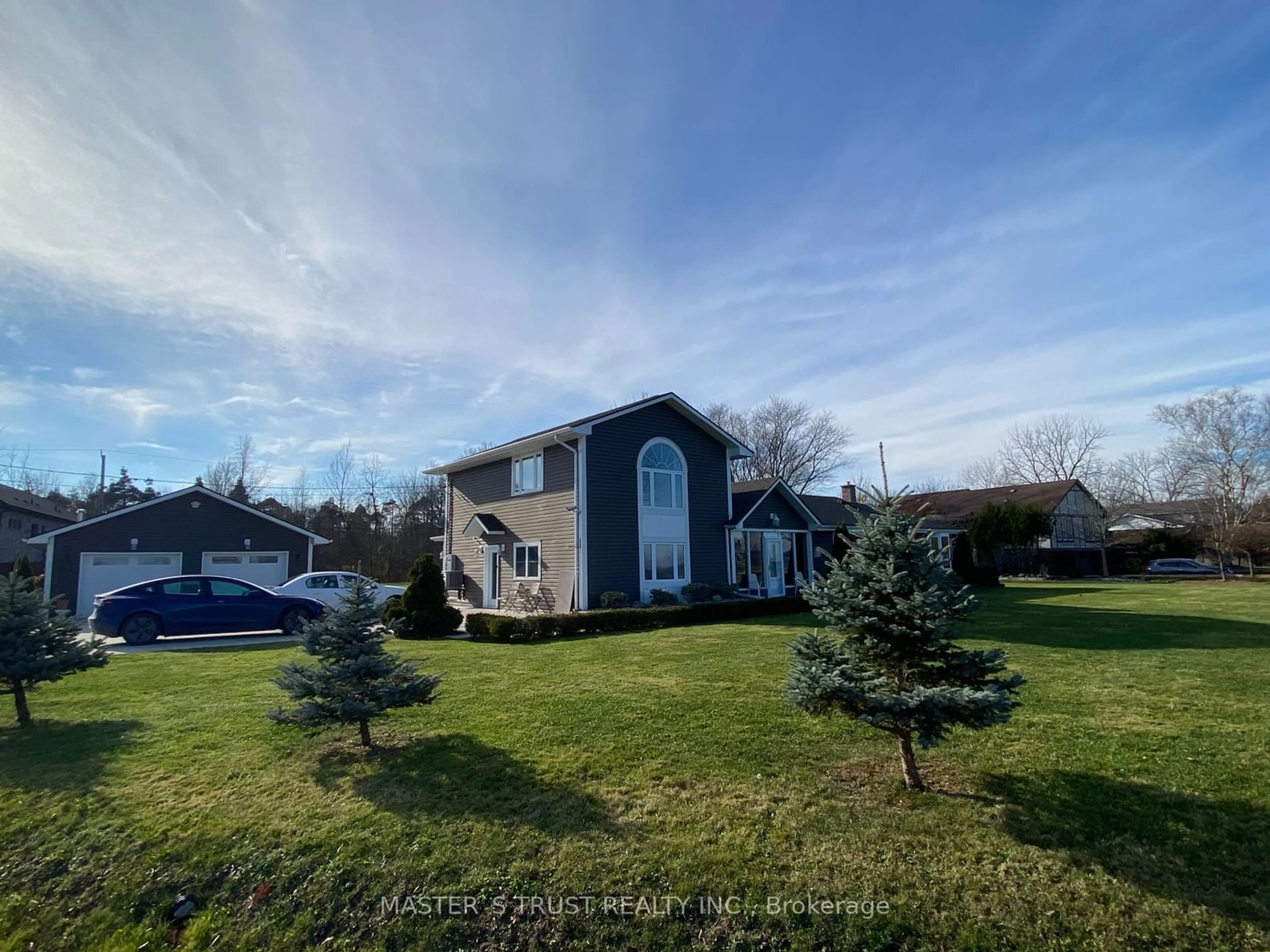 Frontside or backside of a home, the fenced backyard for 4099 Niagara Pkwy, Fort Erie Ontario L0S 1S0