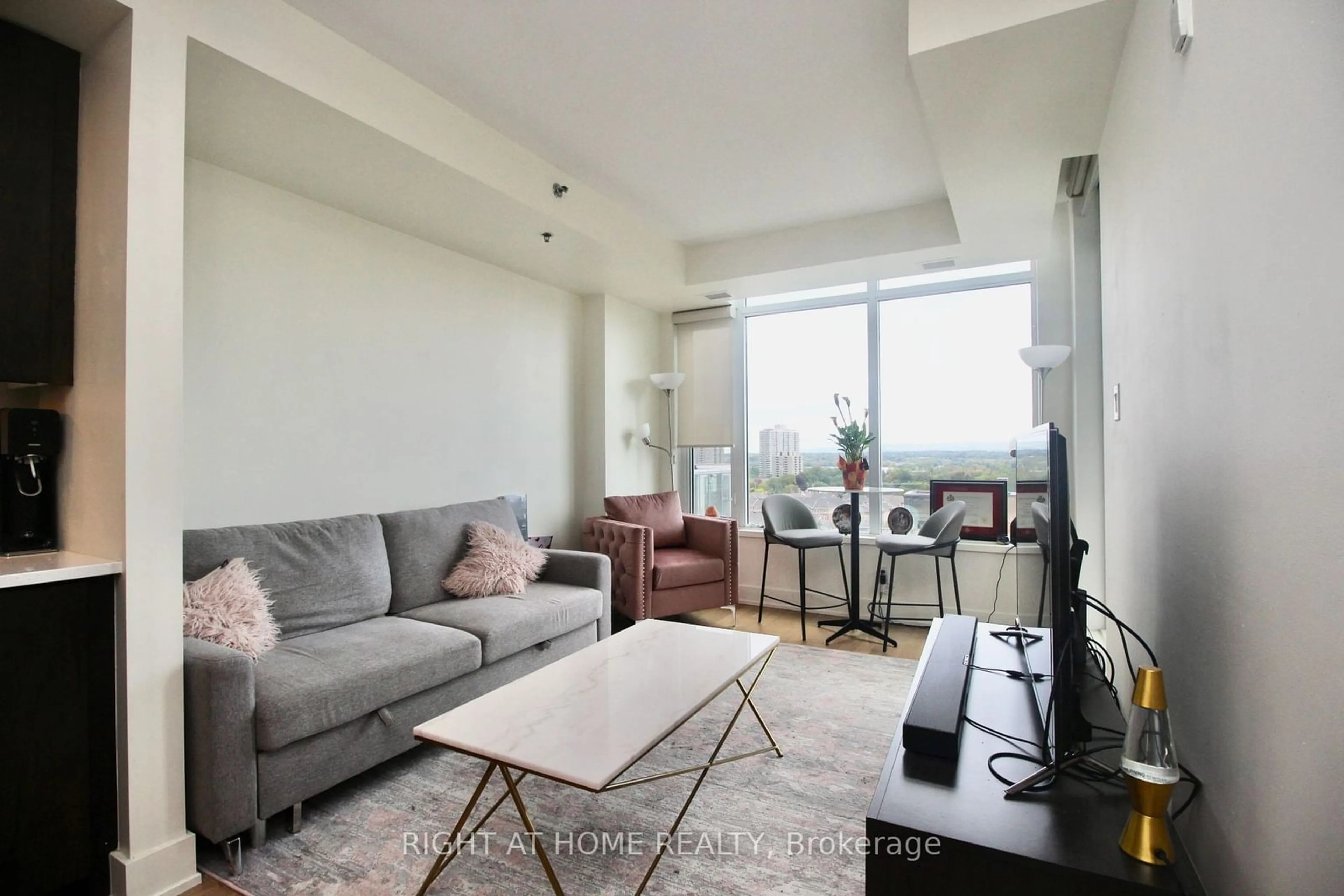 Living room for 108 RICHMOND Rd #808, Westboro - Hampton Park Ontario K1Z 0B3