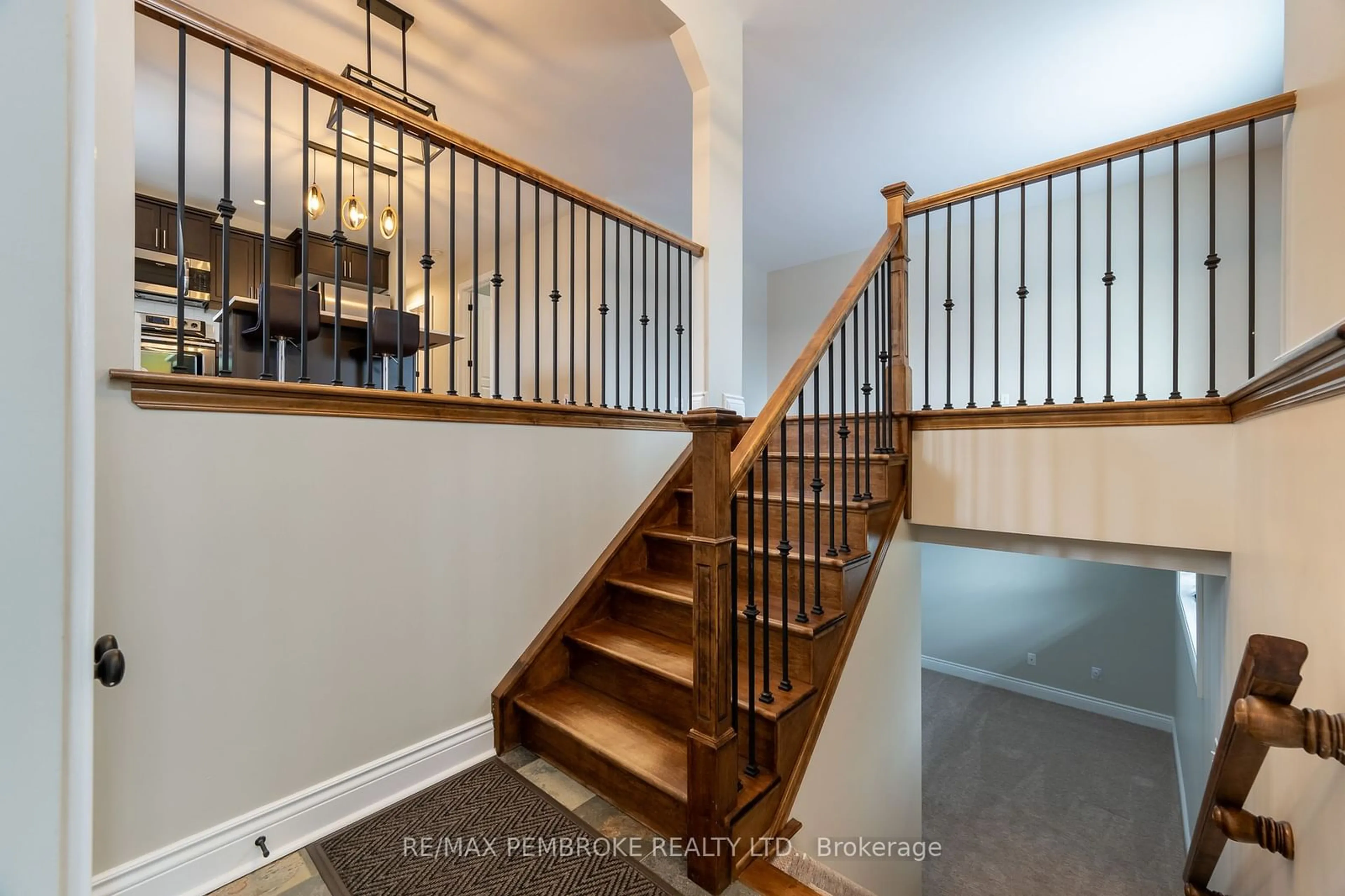 Stairs for 505 Gardner Cres, Petawawa Ontario K8H 0C4