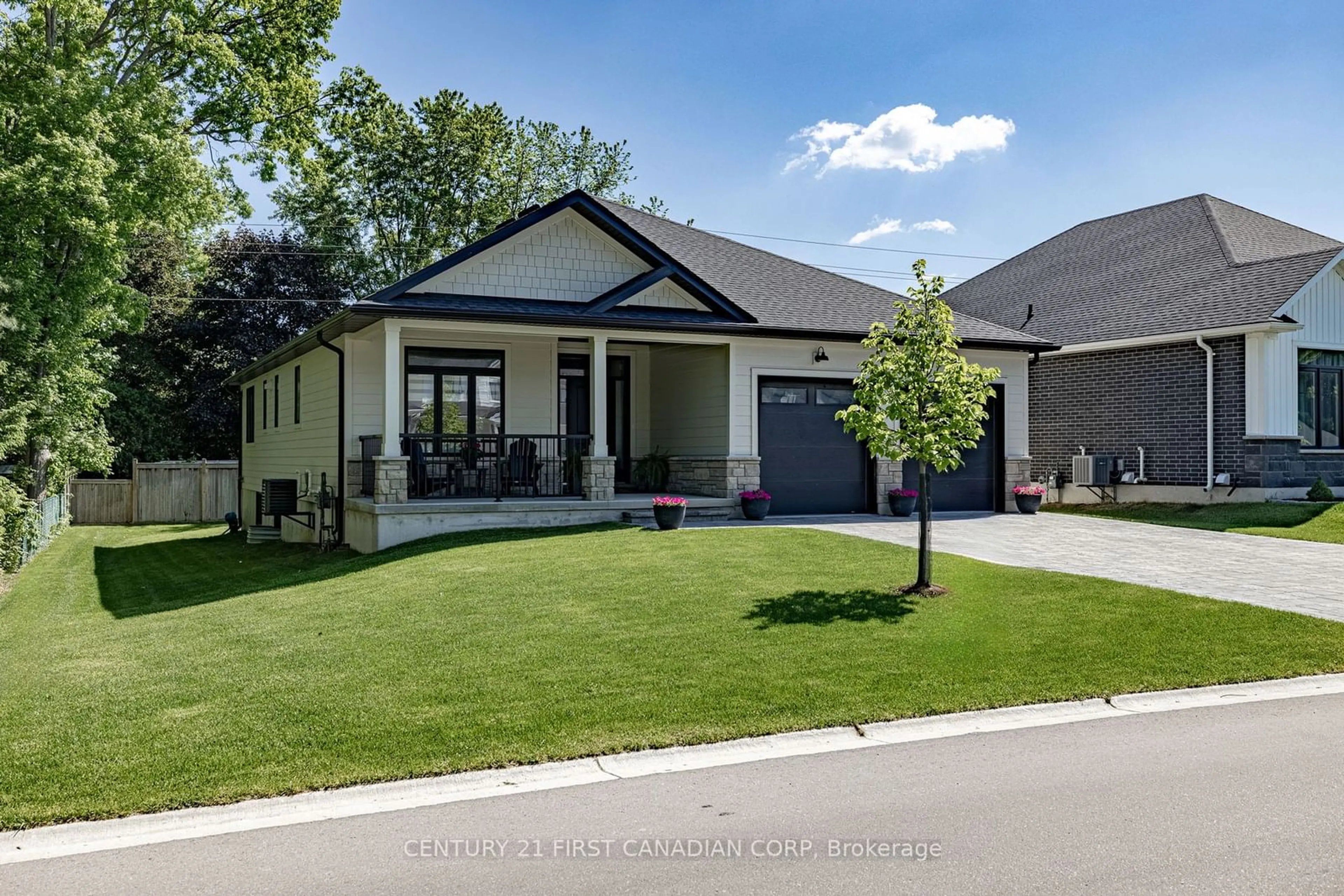 Frontside or backside of a home, cottage for 137 RIDGE St, Strathroy-Caradoc Ontario N7G 0G9