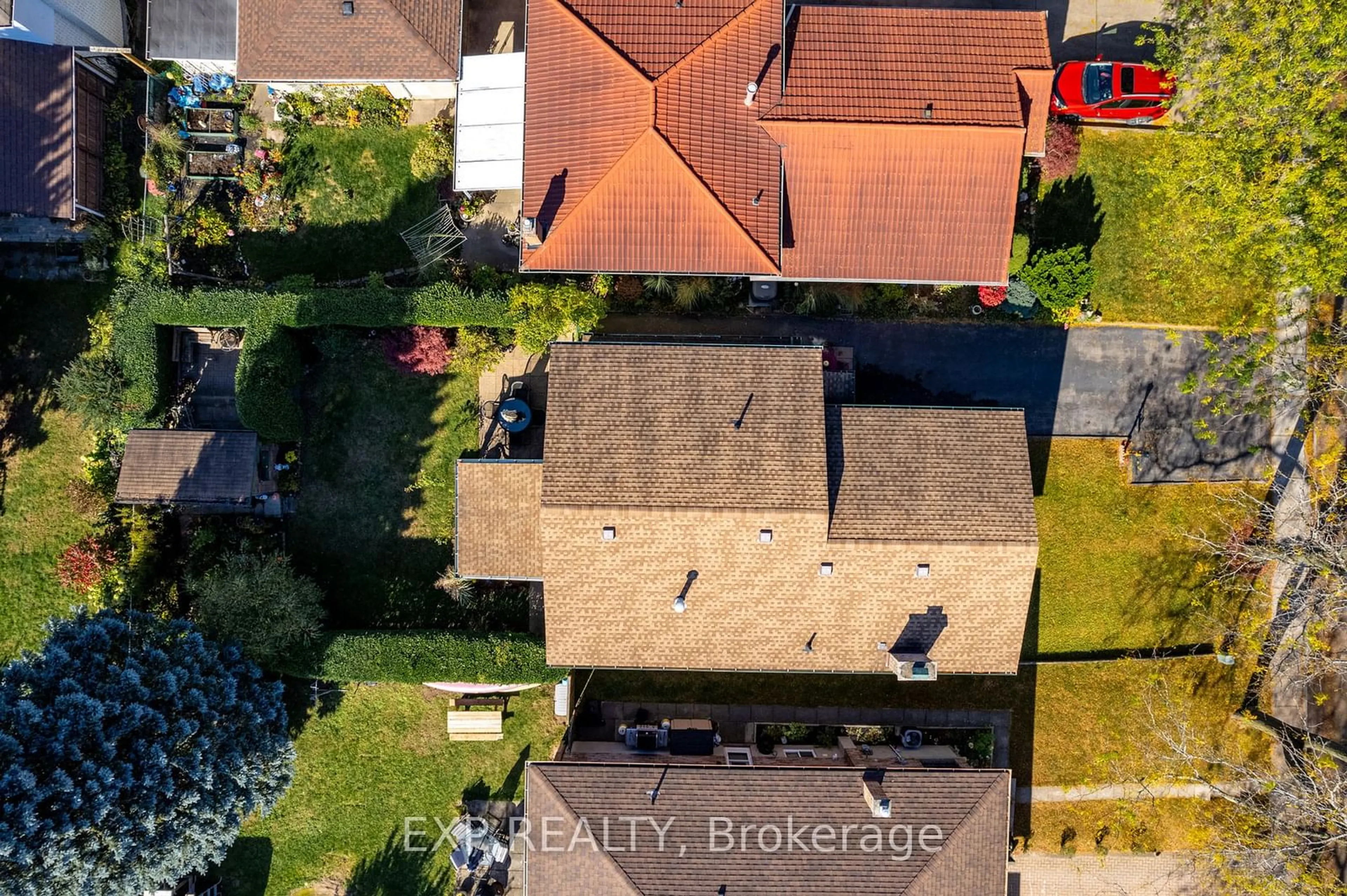 Frontside or backside of a home, the street view for 5043 UNIVERSITY Ave, Niagara Falls Ontario L2E 7B2