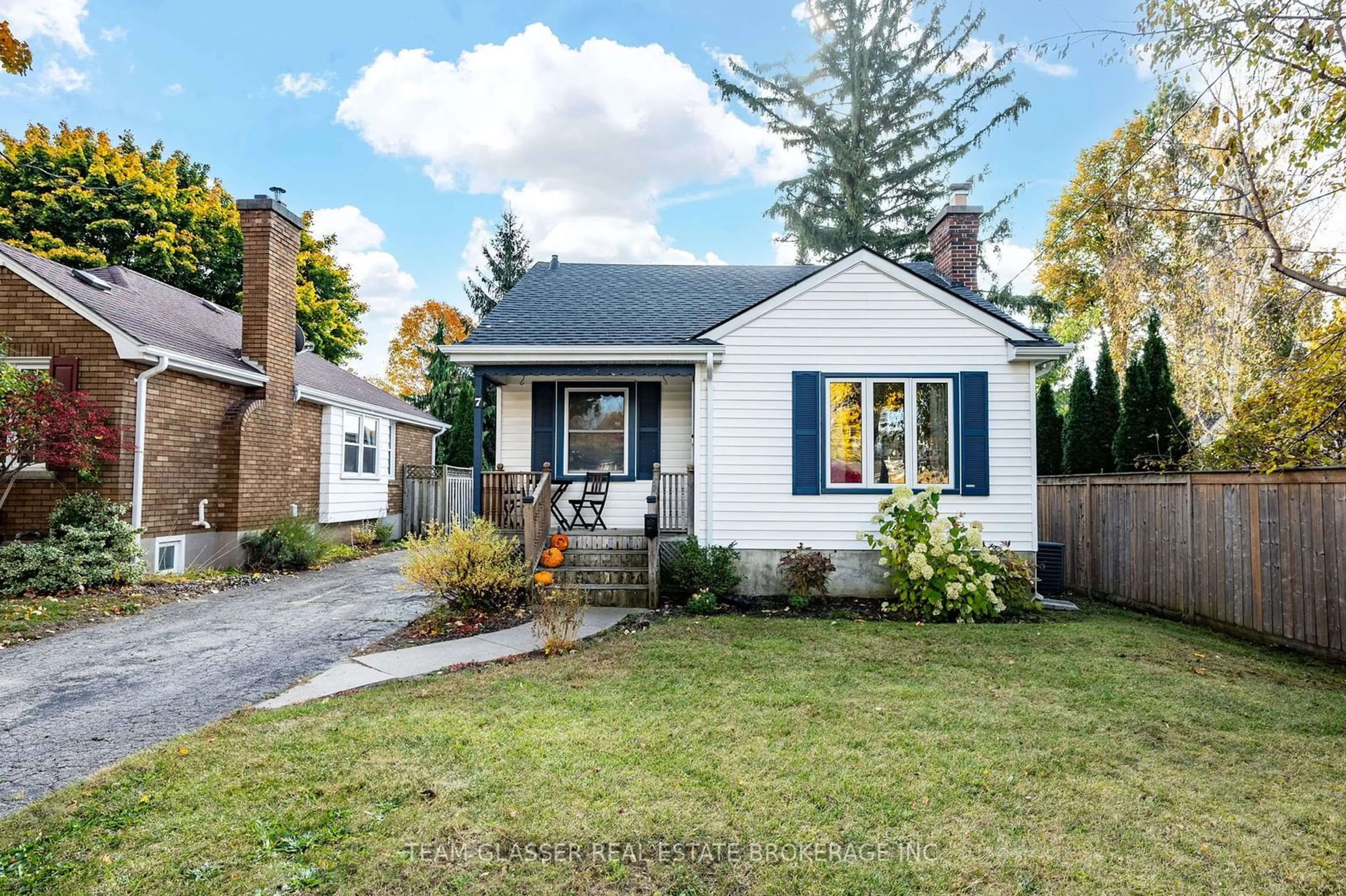 Frontside or backside of a home, cottage for 7 GRAYDON St, London Ontario N5W 2H8