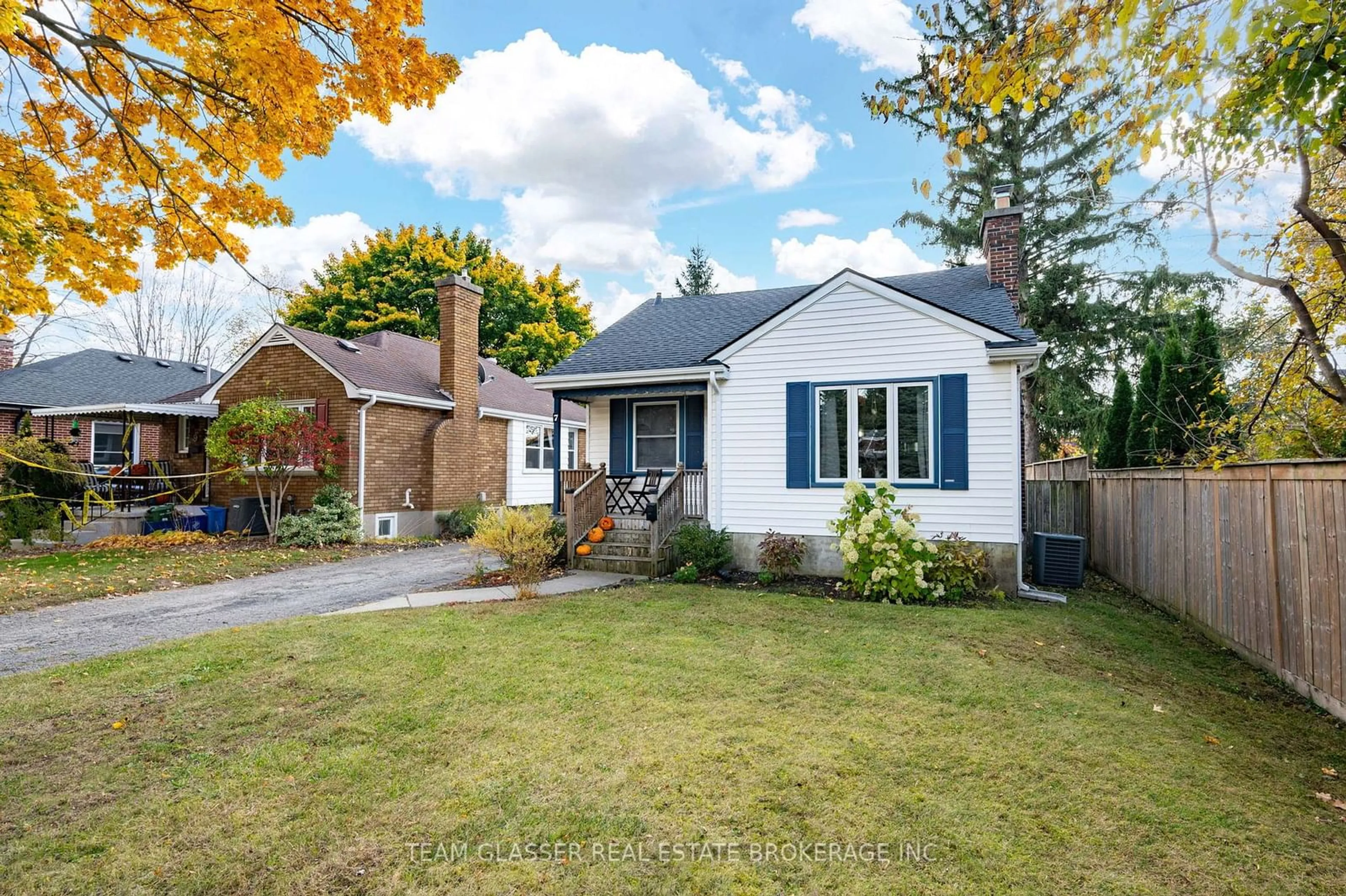 Frontside or backside of a home, cottage for 7 GRAYDON St, London Ontario N5W 2H8