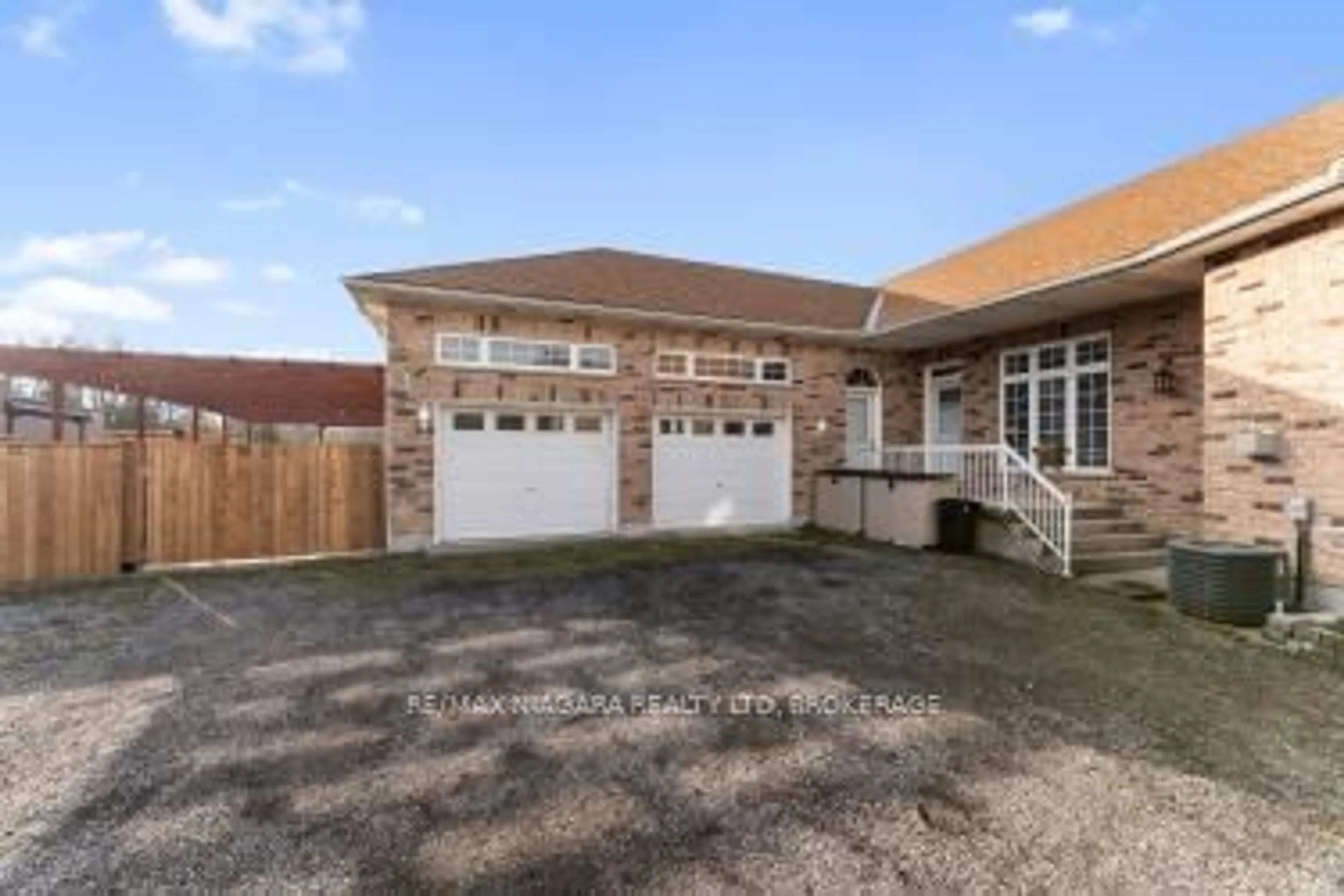 Frontside or backside of a home, cottage for 5199 sherkston Rd, Port Colborne Ontario L0S 1R0