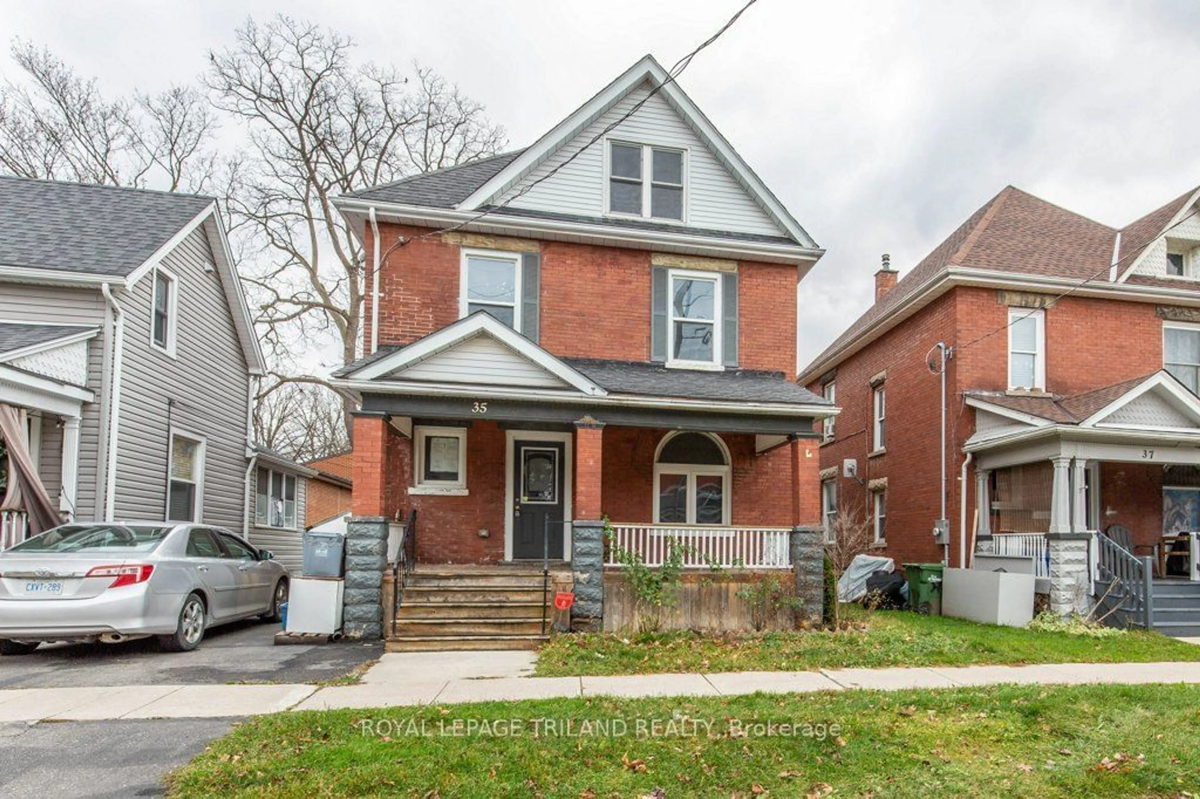 Home with brick exterior material for 35 METCALFE St, St. Thomas Ontario N5R 3K1