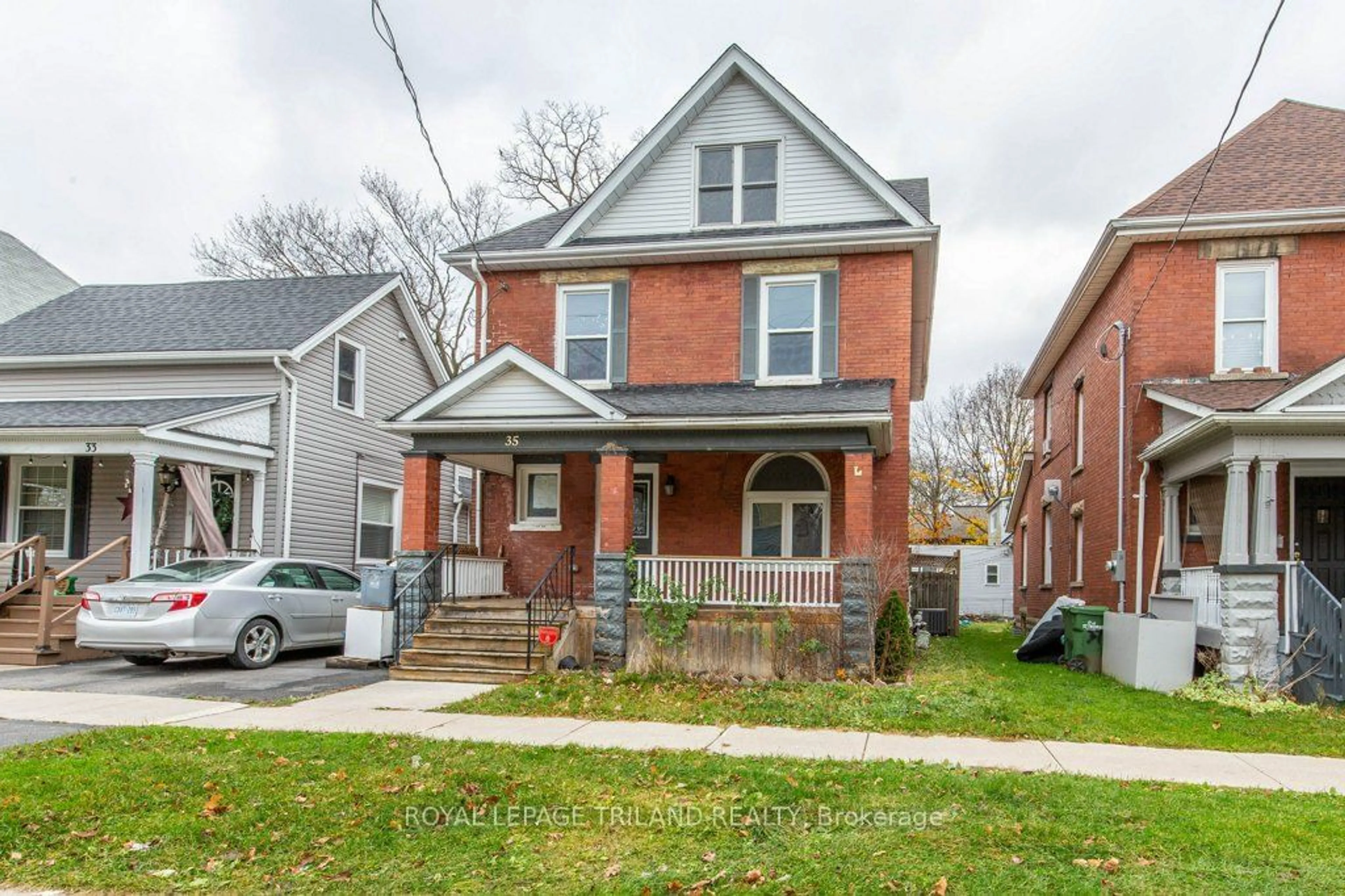 Frontside or backside of a home, the street view for 35 METCALFE St, St. Thomas Ontario N5R 3K1