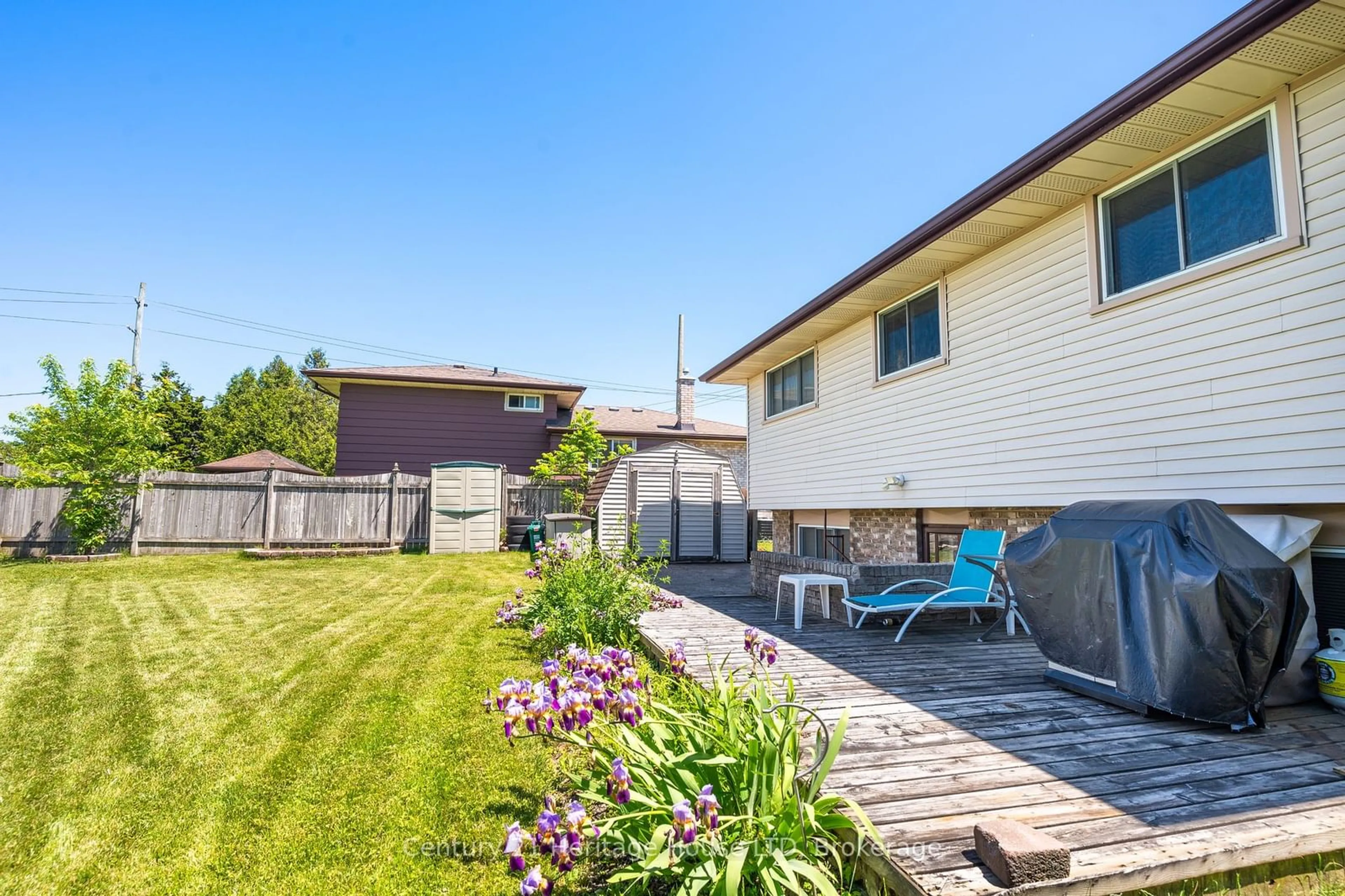 Patio, the fenced backyard for 130 ST DAVIDS RD Rd, St. Catharines Ontario L2T 1R1