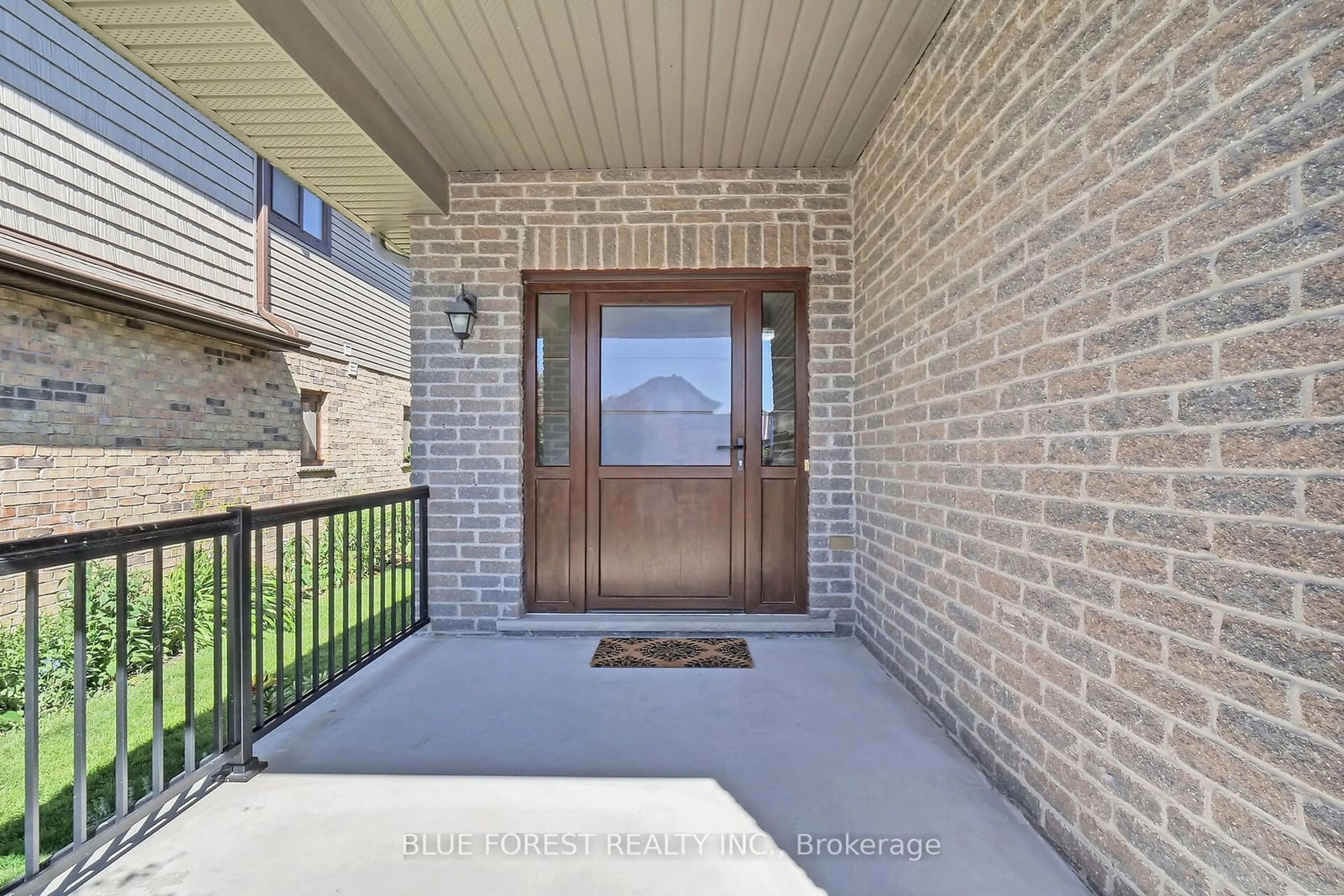 Indoor entryway, wood floors for 1776 Green Gables Rd, London Ontario N6M 0A1