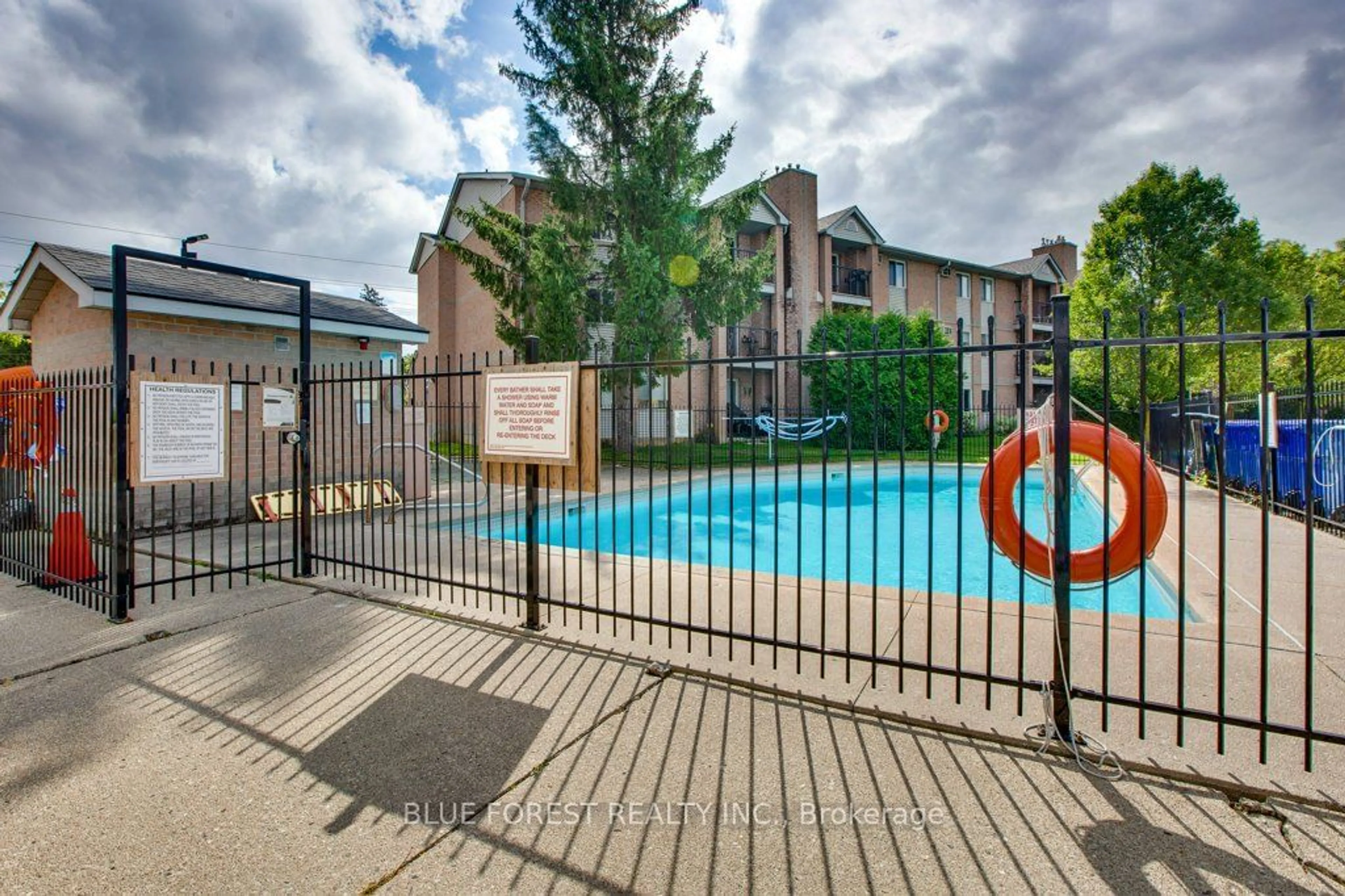 Indoor or outdoor pool for 2228 Trafalgar St #307, London Ontario N5V 4J8