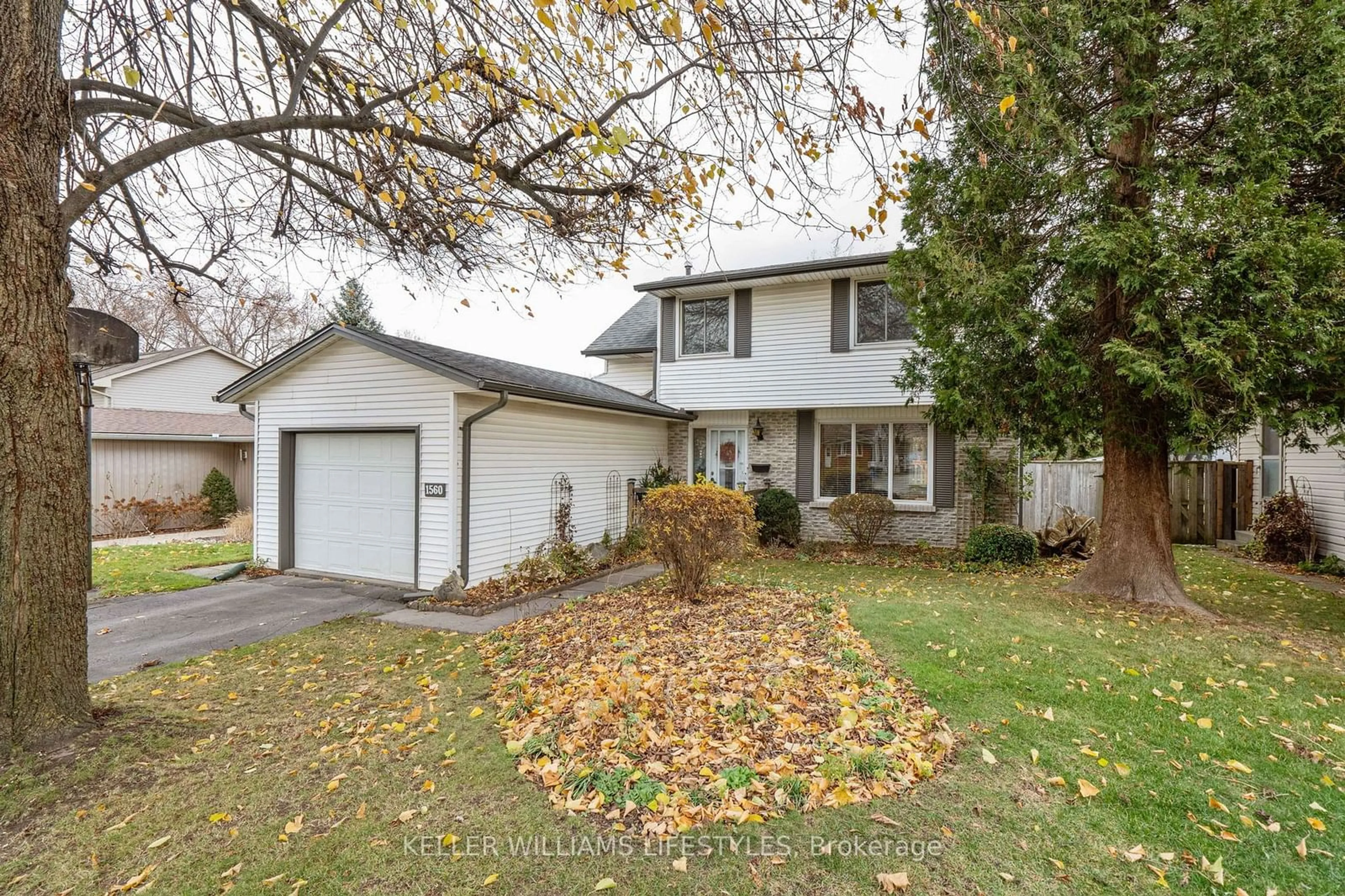 A pic from exterior of the house or condo, the fenced backyard for 1560 Aldersbrook Rd, London Ontario N6G 2Z3