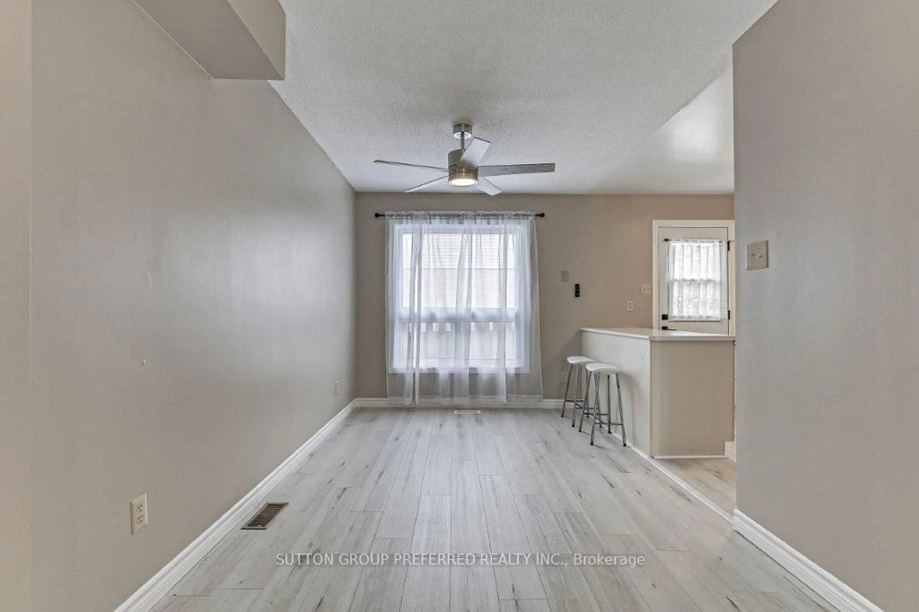 A pic of a room, wood floors for 925 Lawson Rd #30, London Ontario N6G 4X3