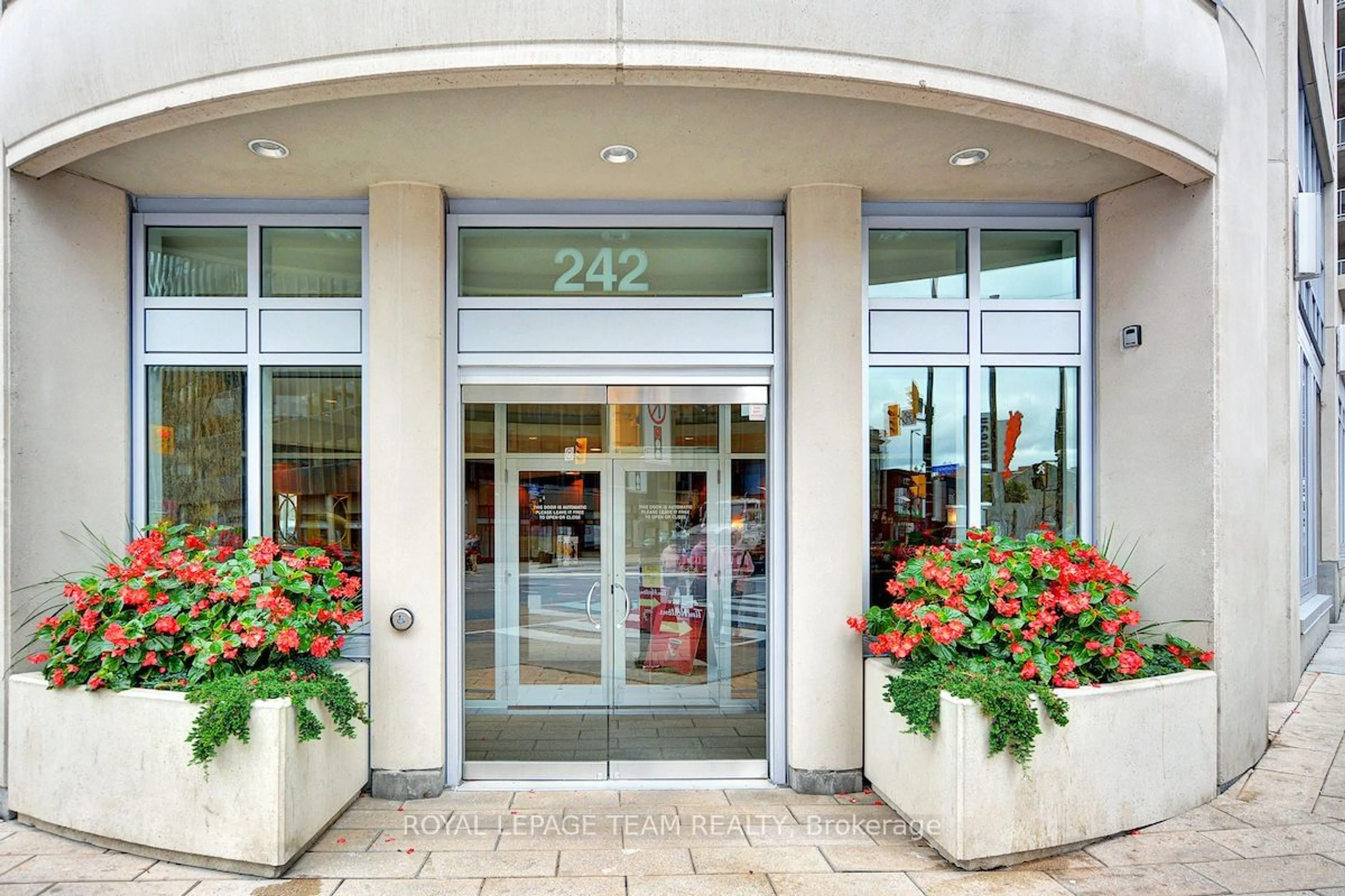 Indoor foyer for 242 RIDEAU St #2804, Lower Town - Sandy Hill Ontario K1N 0B7