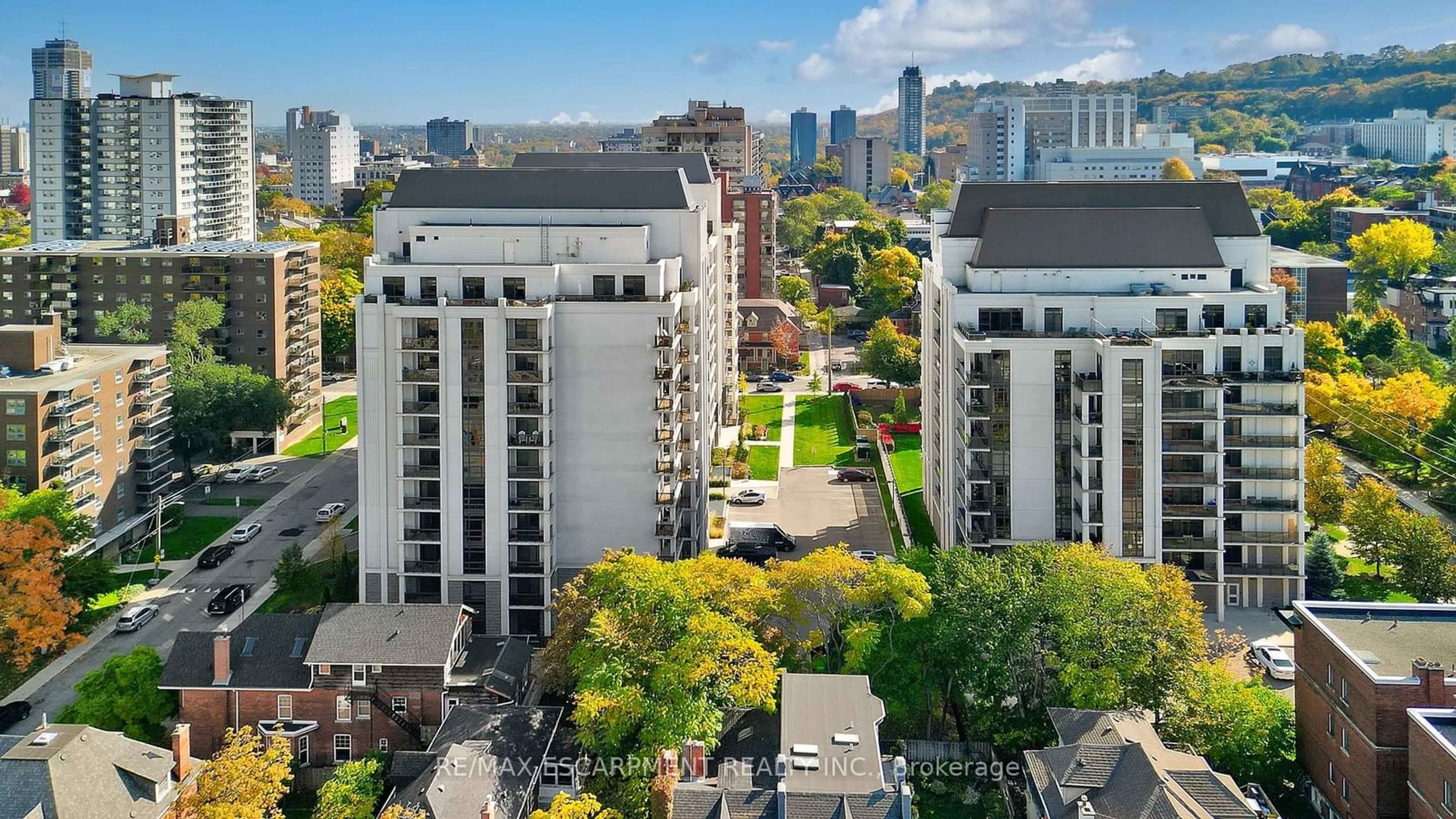 A pic from exterior of the house or condo, the view of city buildings for 85 Robinson St #606, Hamilton Ontario L8P 0B9