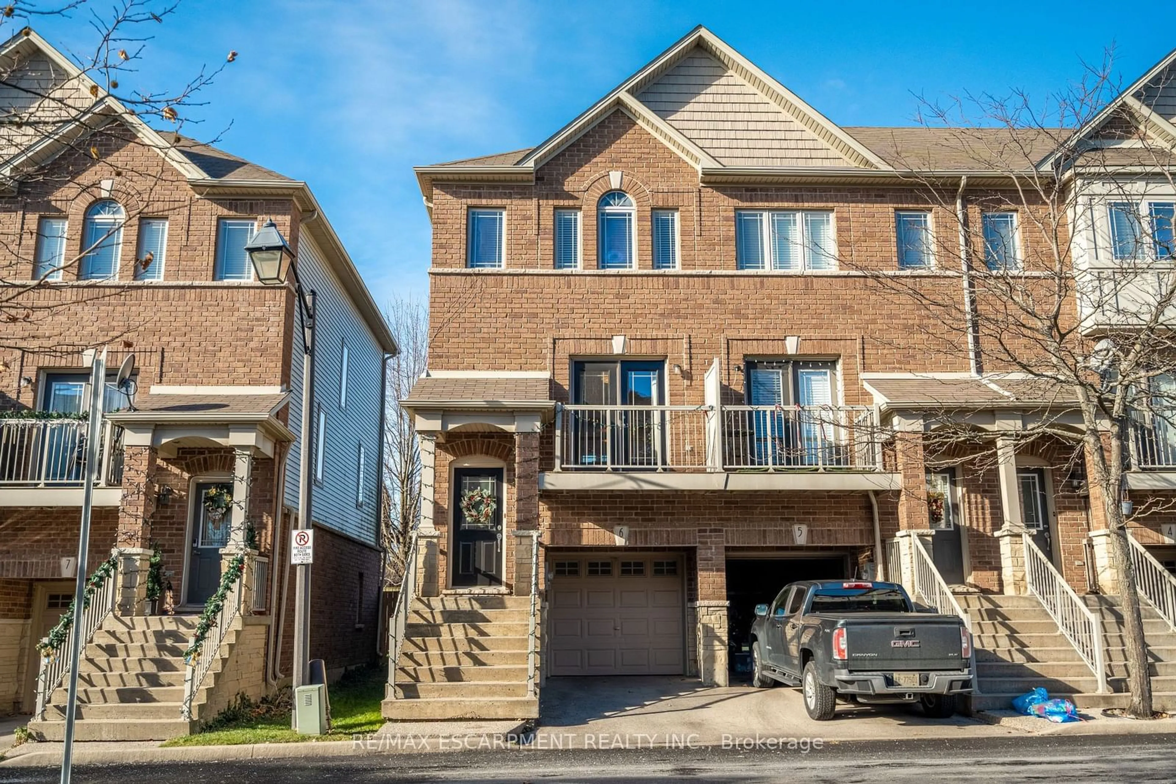 A pic from exterior of the house or condo, the street view for 25 Viking Dr #6, Hamilton Ontario L0R 1C0