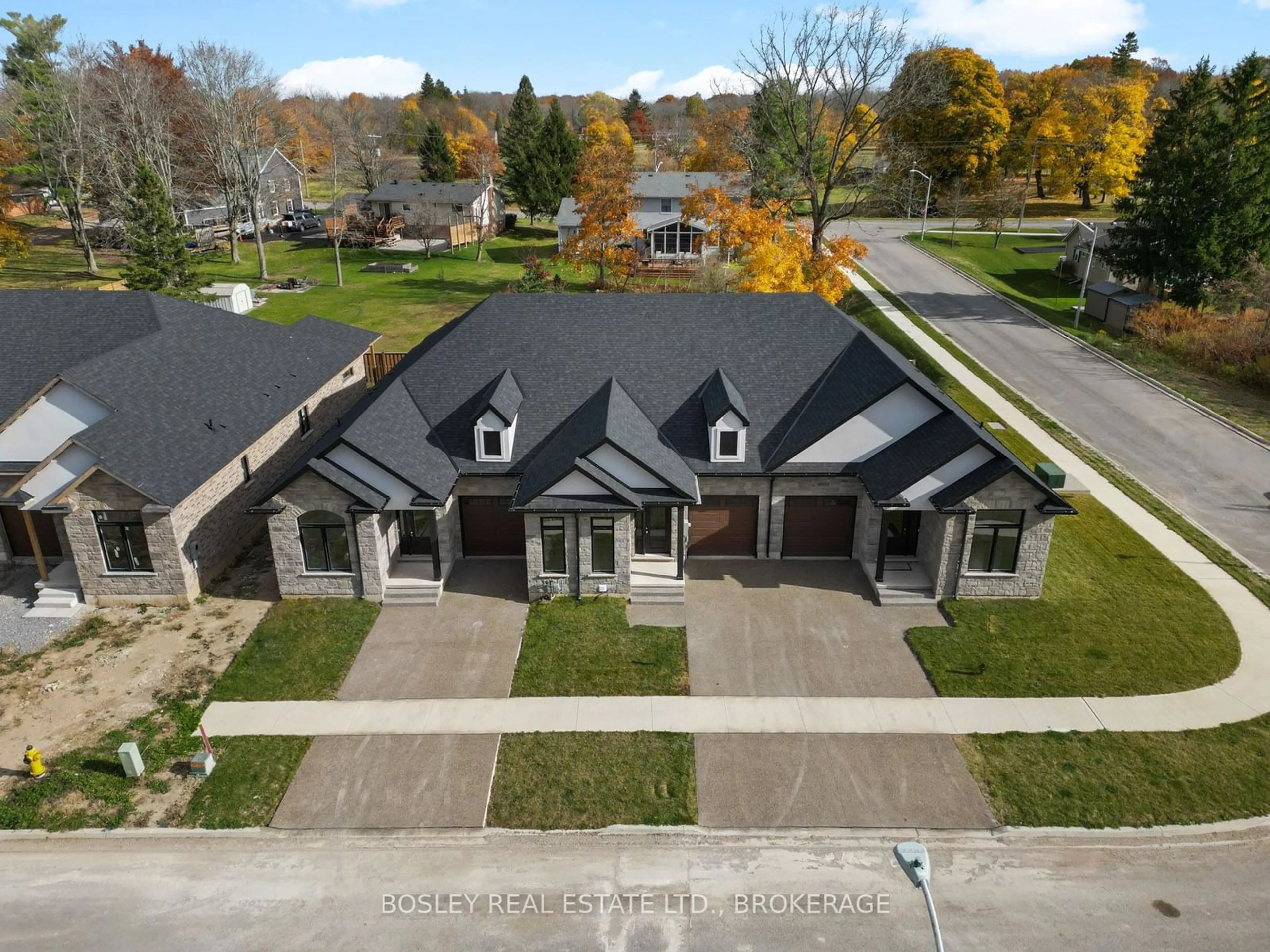 Frontside or backside of a home, the street view for 506 Royal Ridge Dr, Fort Erie Ontario L0S 1N0