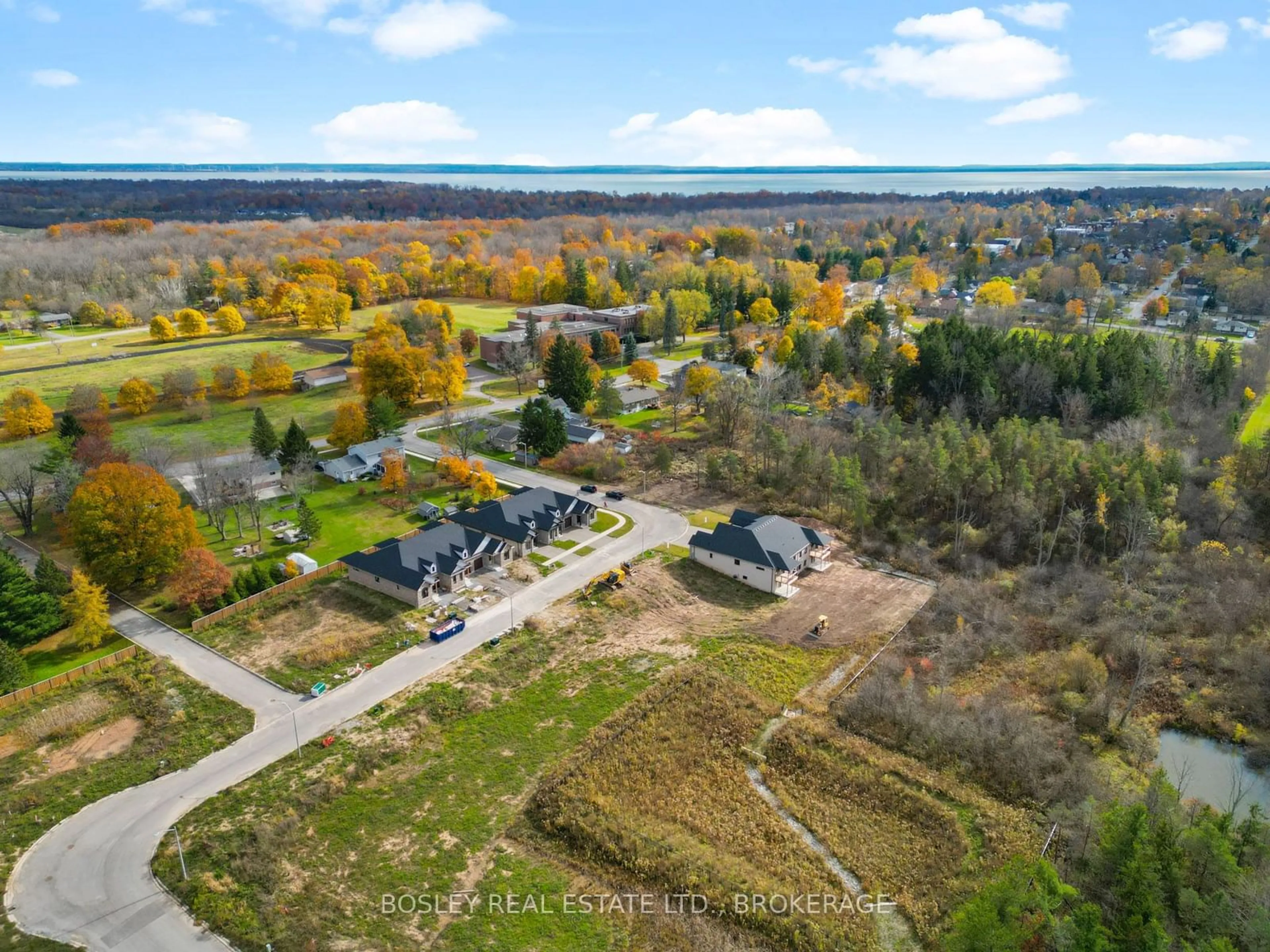 A pic from exterior of the house or condo, the street view for 506 Royal Ridge Dr, Fort Erie Ontario L0S 1N0