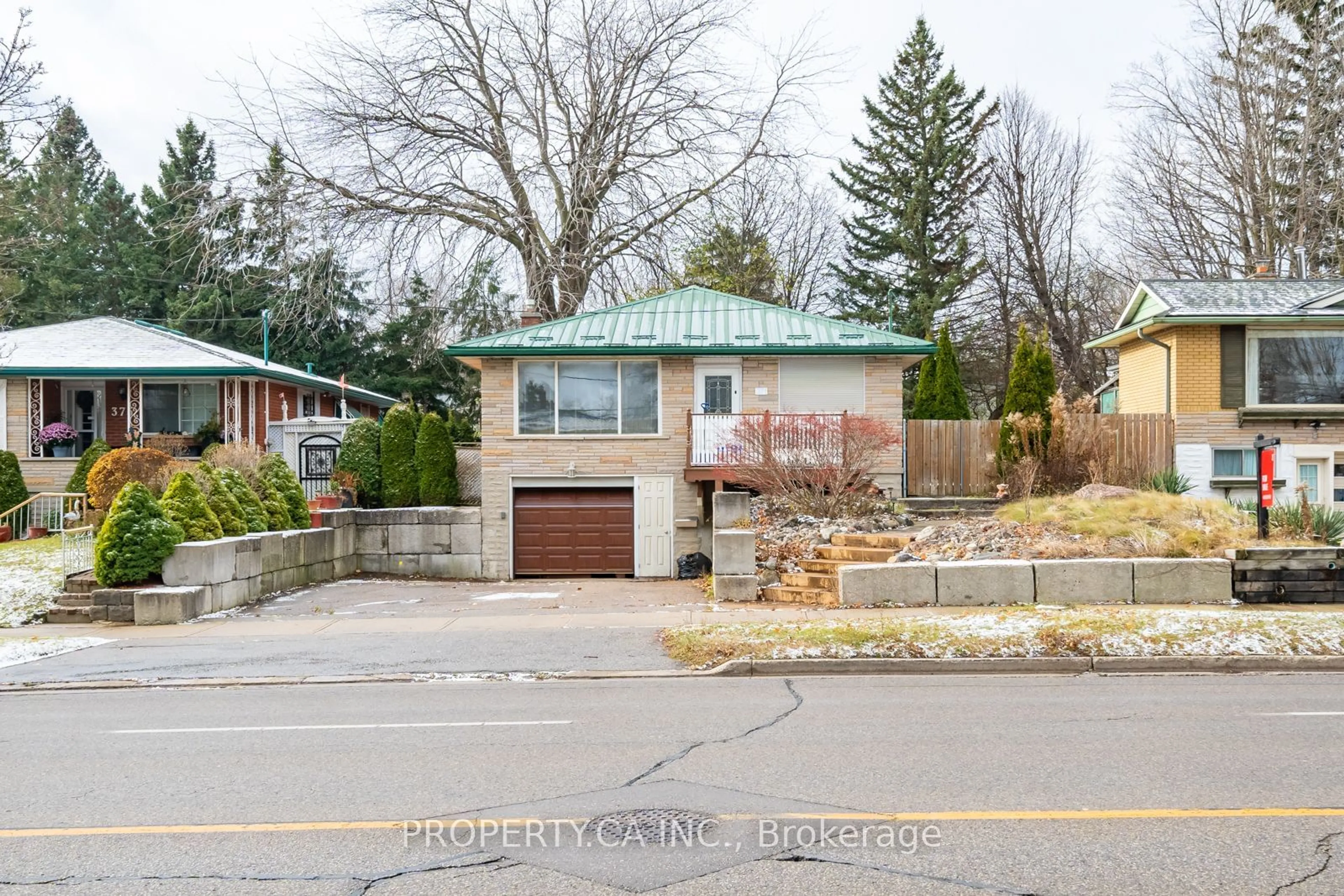 Frontside or backside of a home, cottage for 371 Westmount Rd, Kitchener Ontario N2M 4Z3