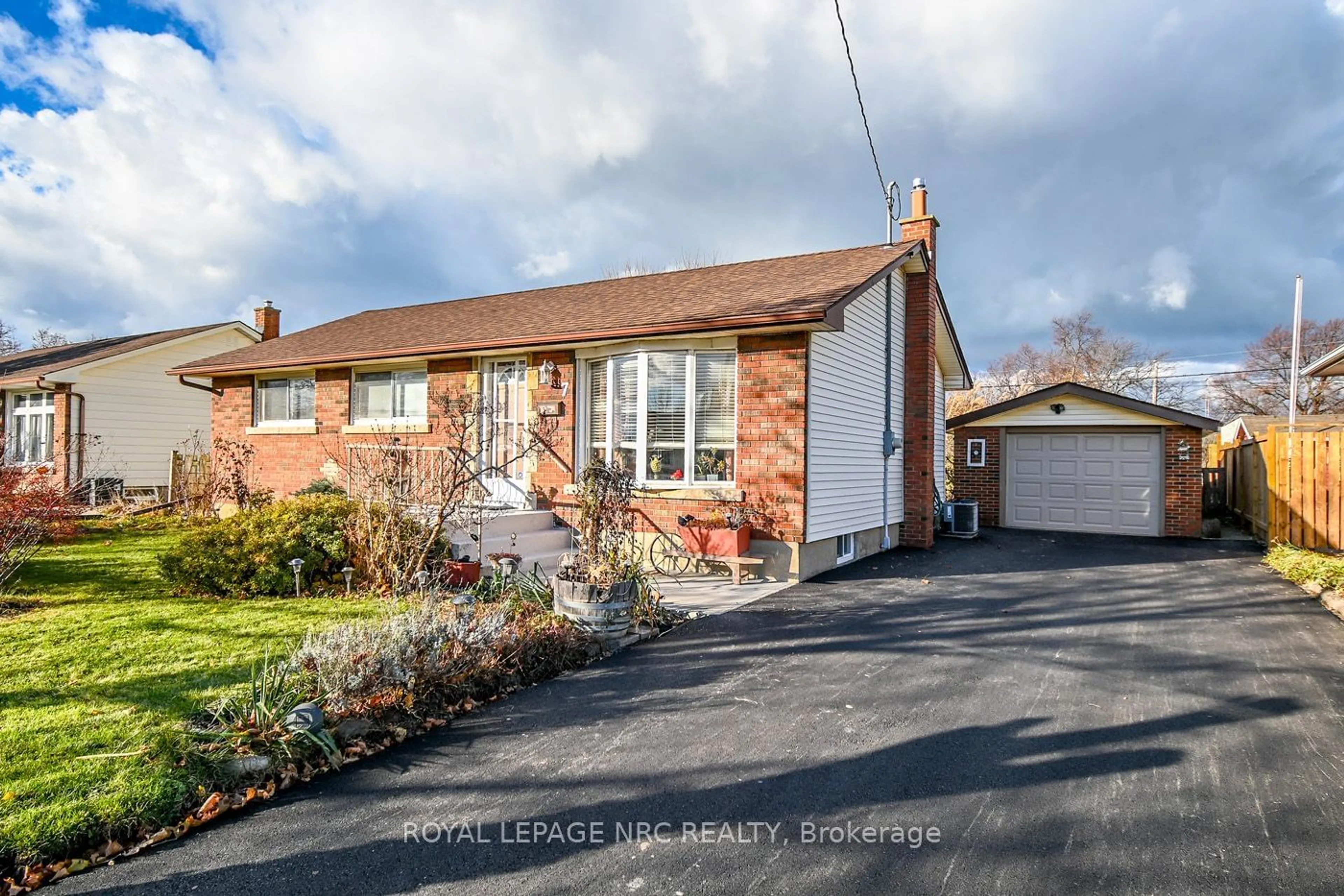 Frontside or backside of a home, cottage for 7 Ridgeview Ave, St. Catharines Ontario L2M 6B2