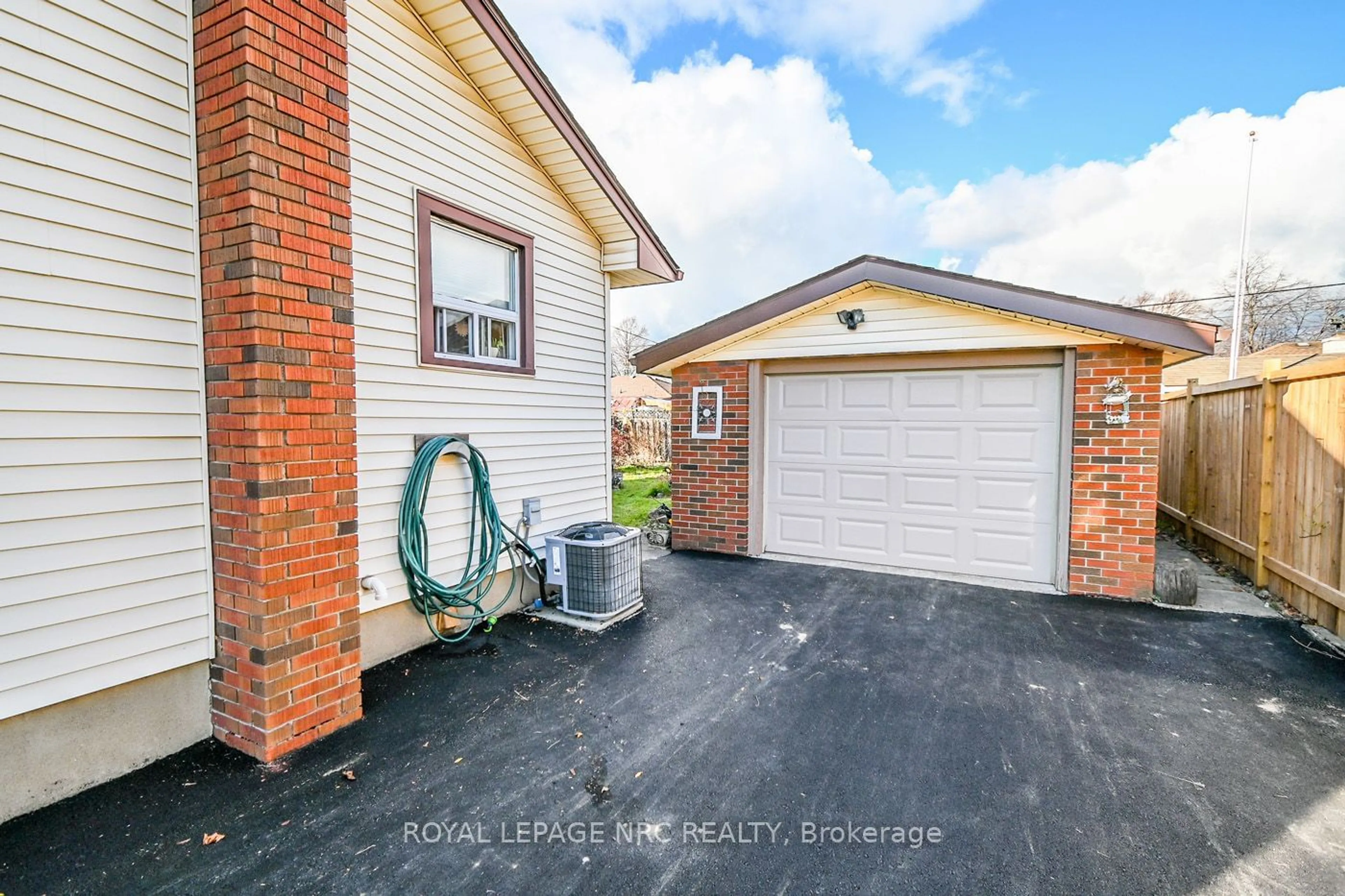 Frontside or backside of a home, the street view for 7 Ridgeview Ave, St. Catharines Ontario L2M 6B2