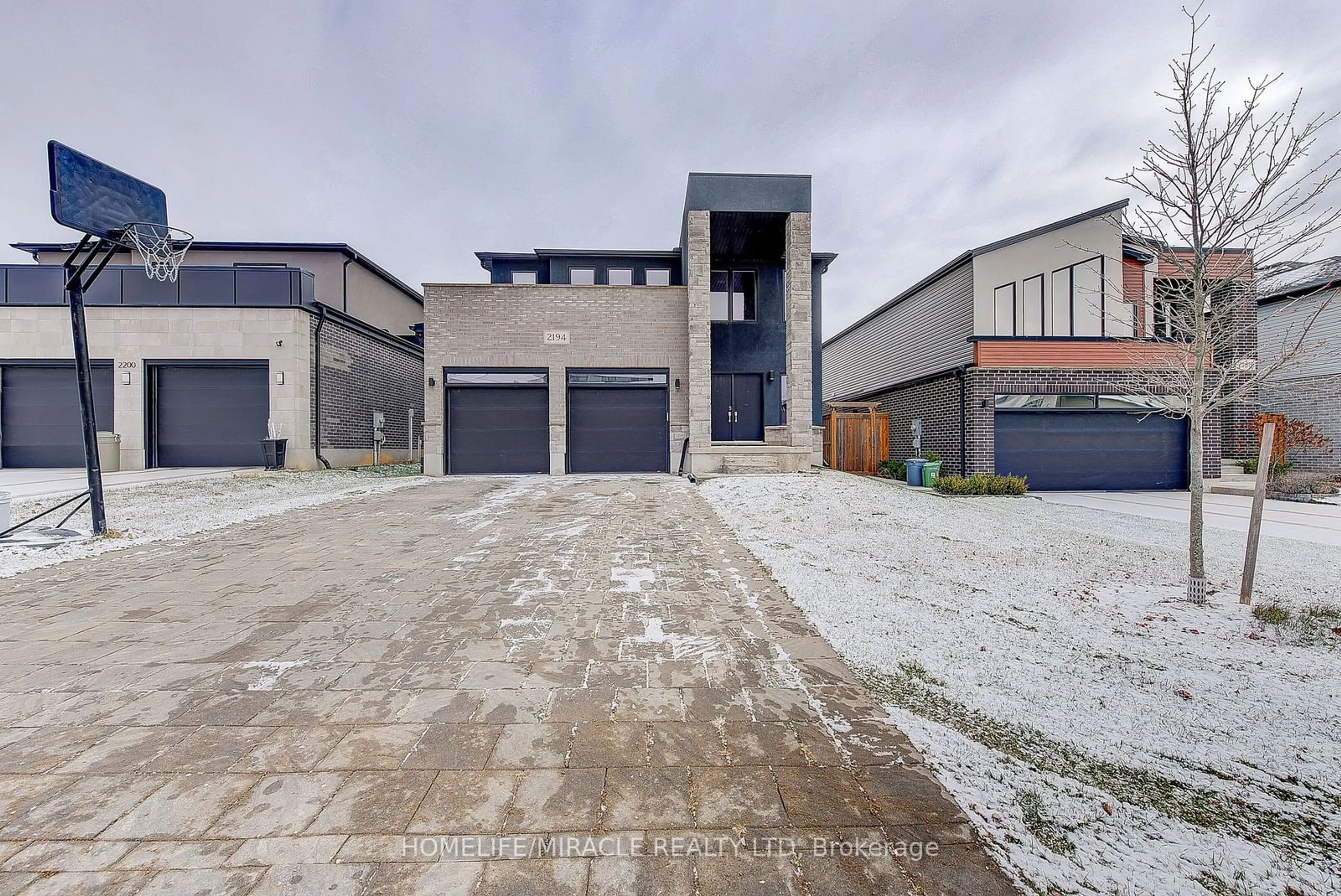 A pic from exterior of the house or condo, the street view for 2194 Westpoint Hts, London Ontario N6P 0E9