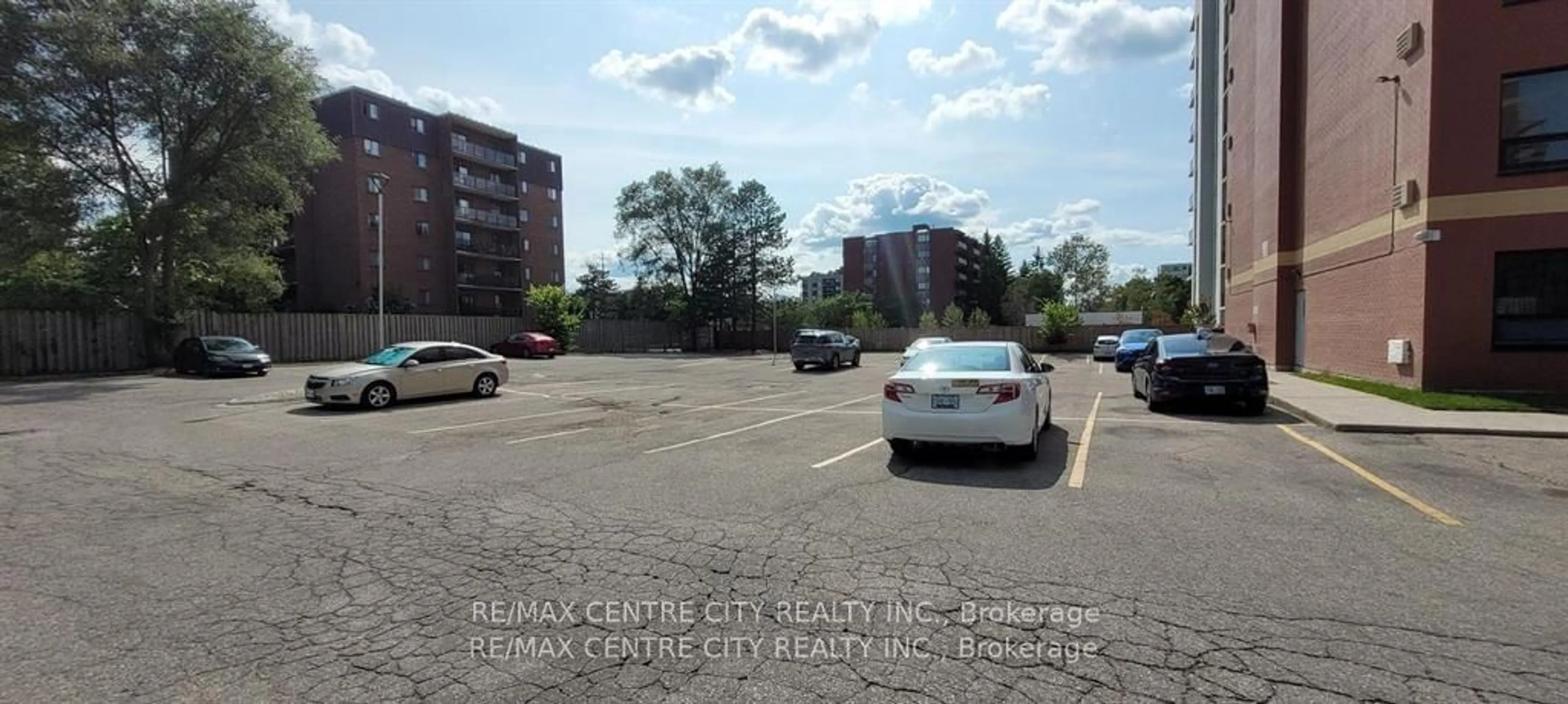 Parking for 95 BASELINE Rd #906, London Ontario N6J 4X3