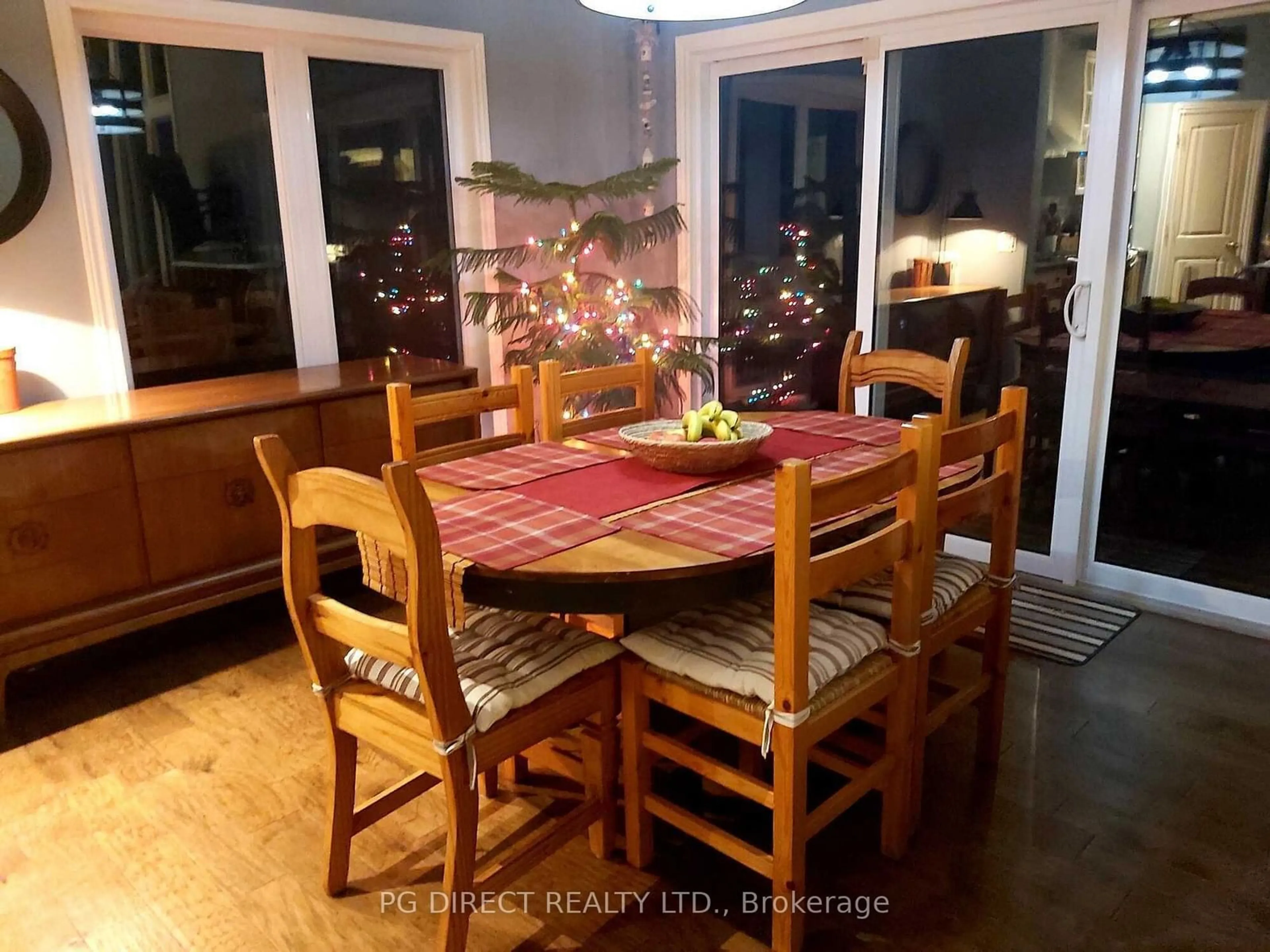 Dining room, wood floors, cottage for 1605 Lakeshore Rd, Haldimand Ontario N0A 1P0