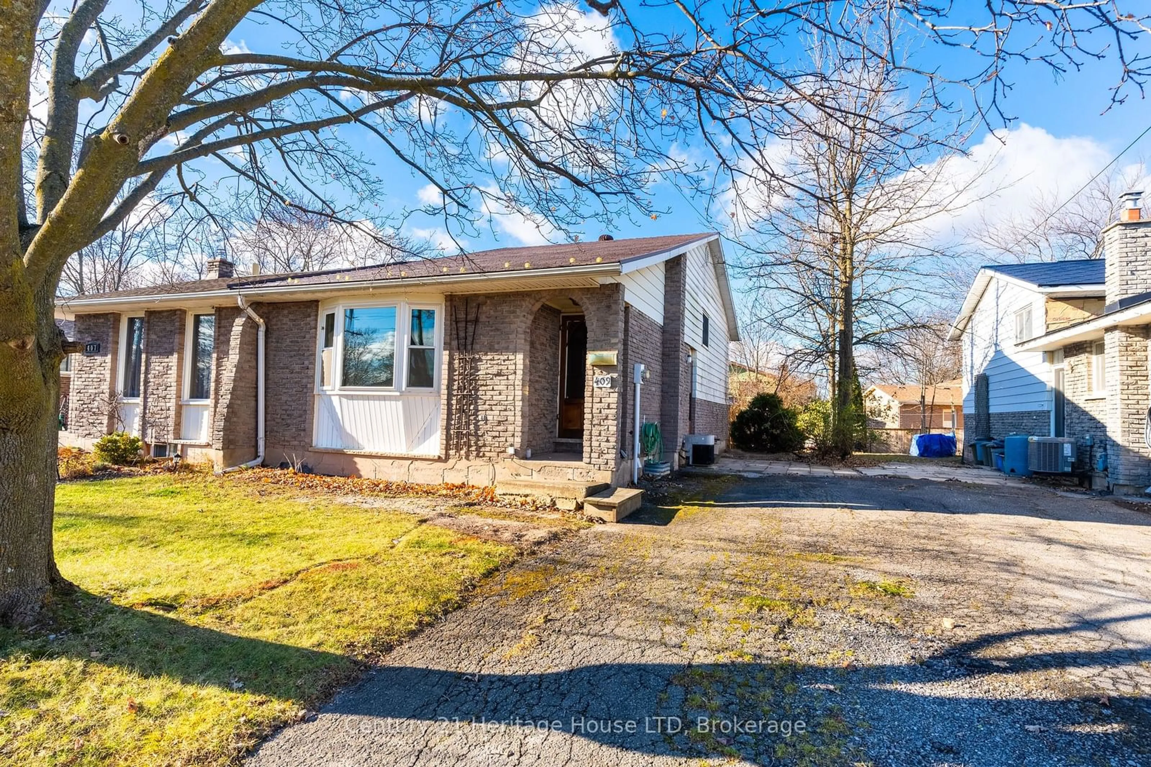 Frontside or backside of a home, cottage for 409 FIRST Ave, Welland Ontario L3C 5R3