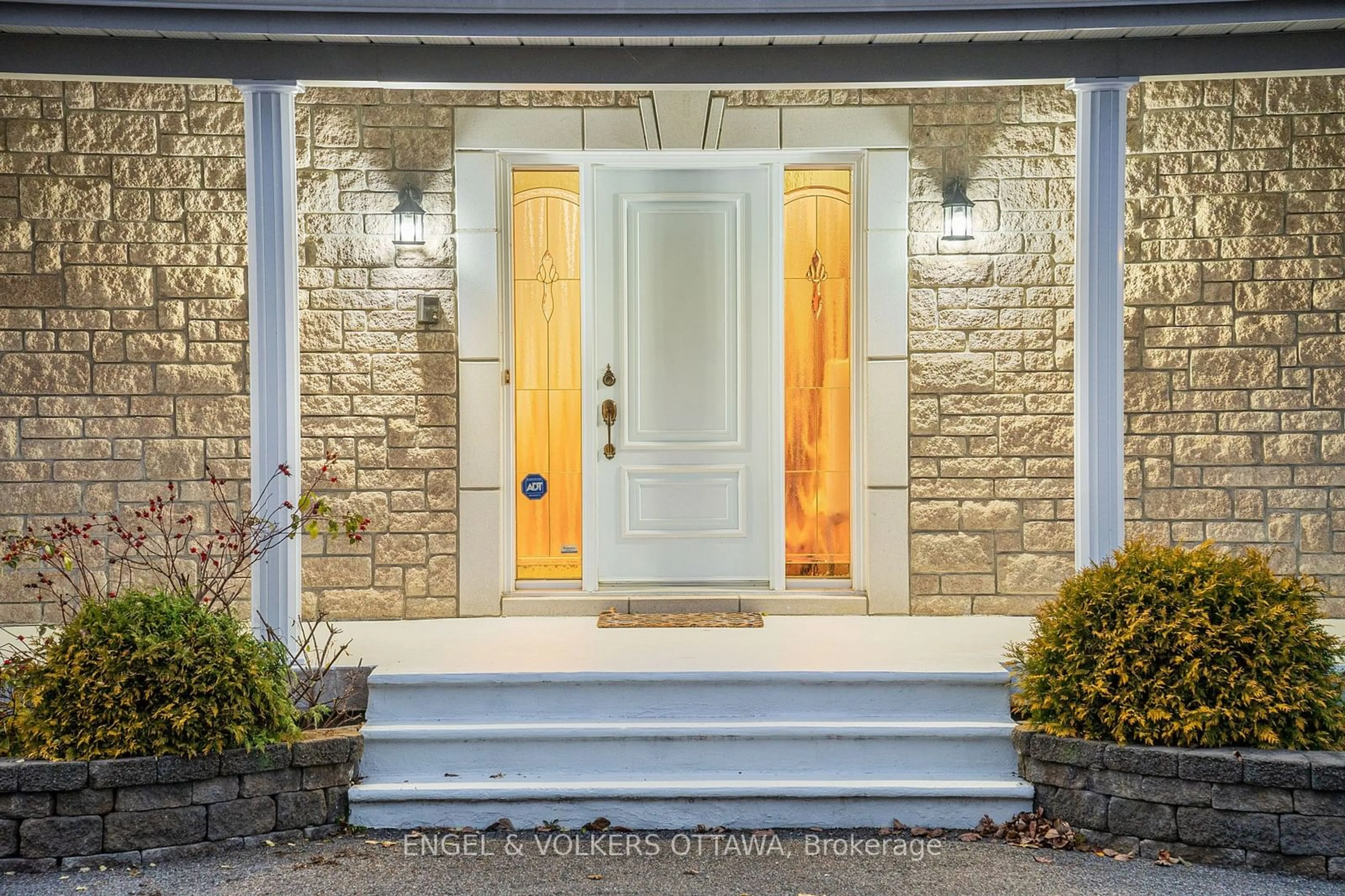 Indoor entryway, wood floors for 291 Concession Rd 1 Rd, Prescott and Russell Ontario K0B 1L0