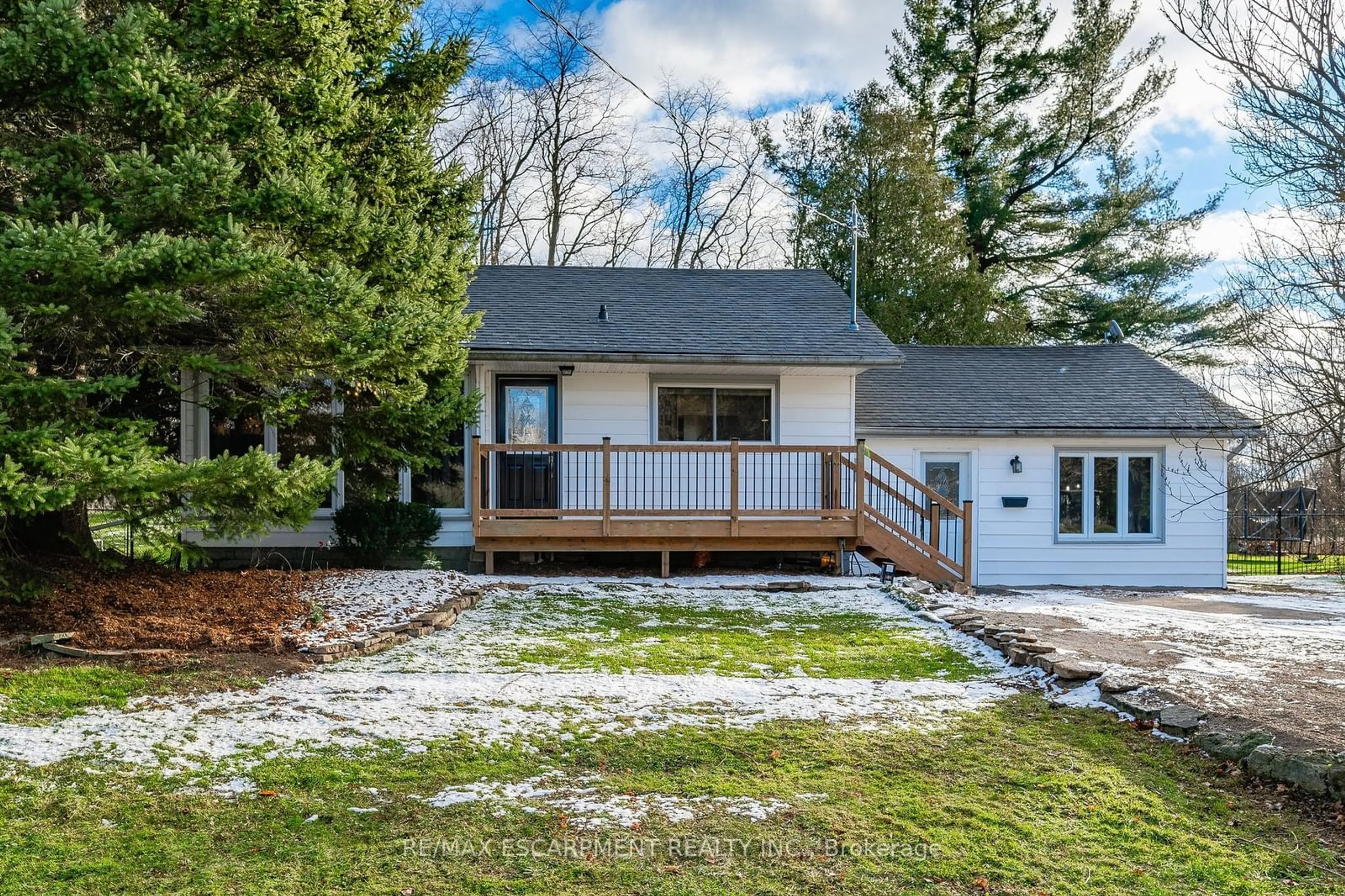 Frontside or backside of a home, cottage for 2118 Governors Rd, Hamilton Ontario L0R 1J0