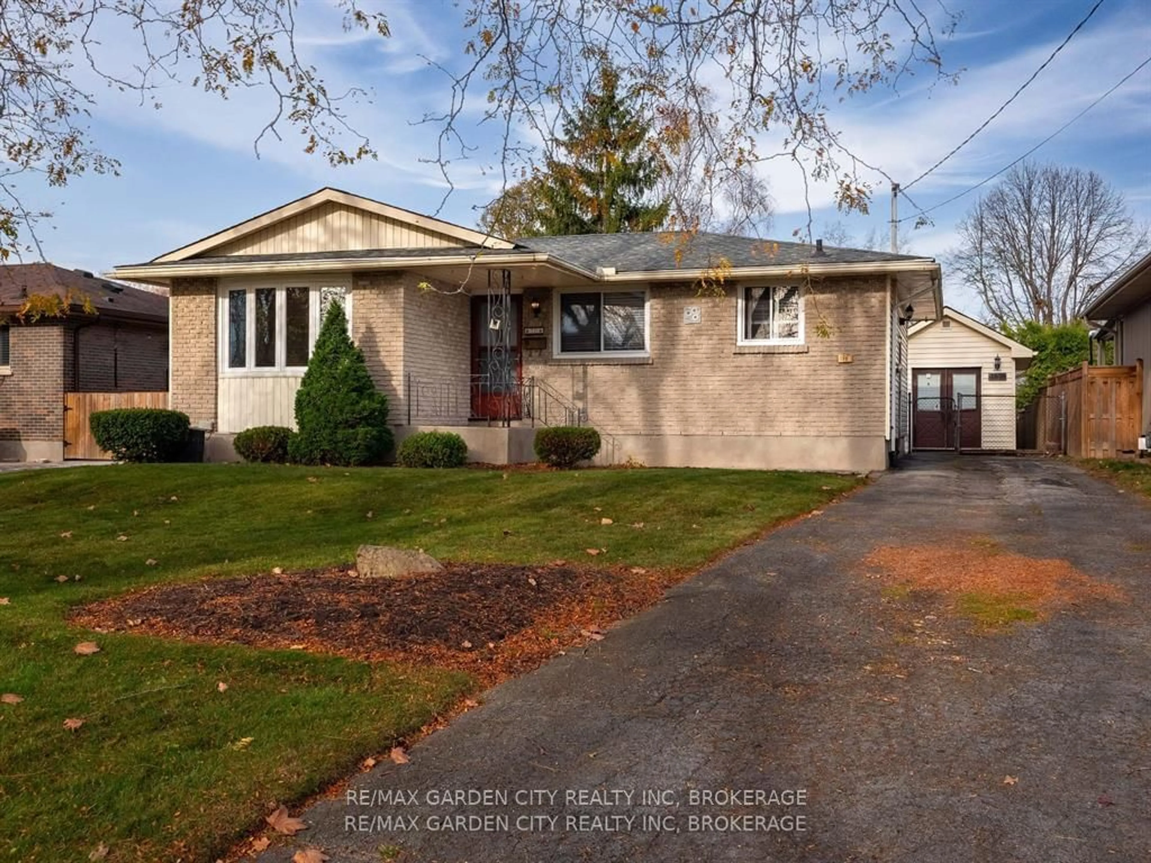 Frontside or backside of a home, the street view for 10 Cindy Dr, St. Catharines Ontario L2M 6K1