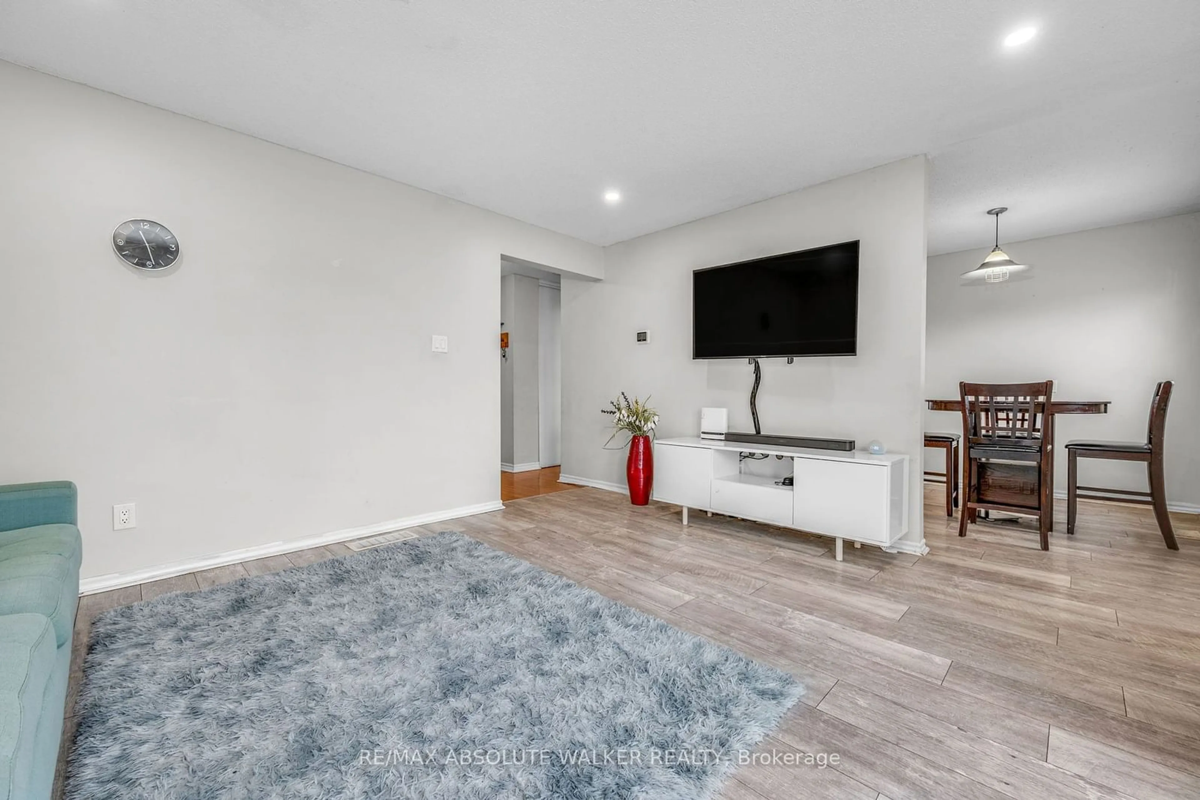 Living room, wood floors for 89 Tarquin Cres, Bells Corners and South to Fallowfield Ontario K2H 8J7