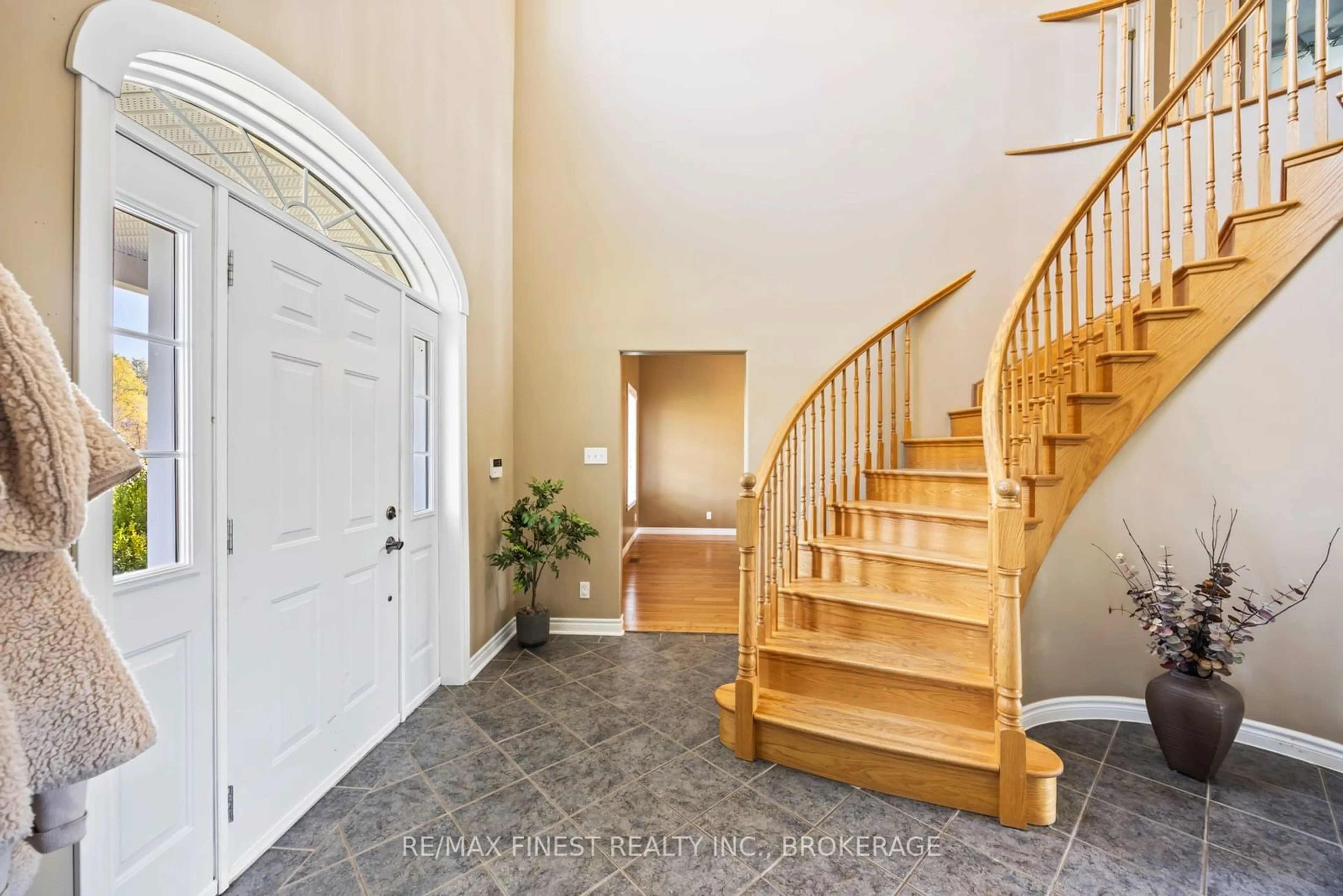 Indoor entryway, wood floors for 500 Deerview Dr, Kingston Ontario K7L 5H6