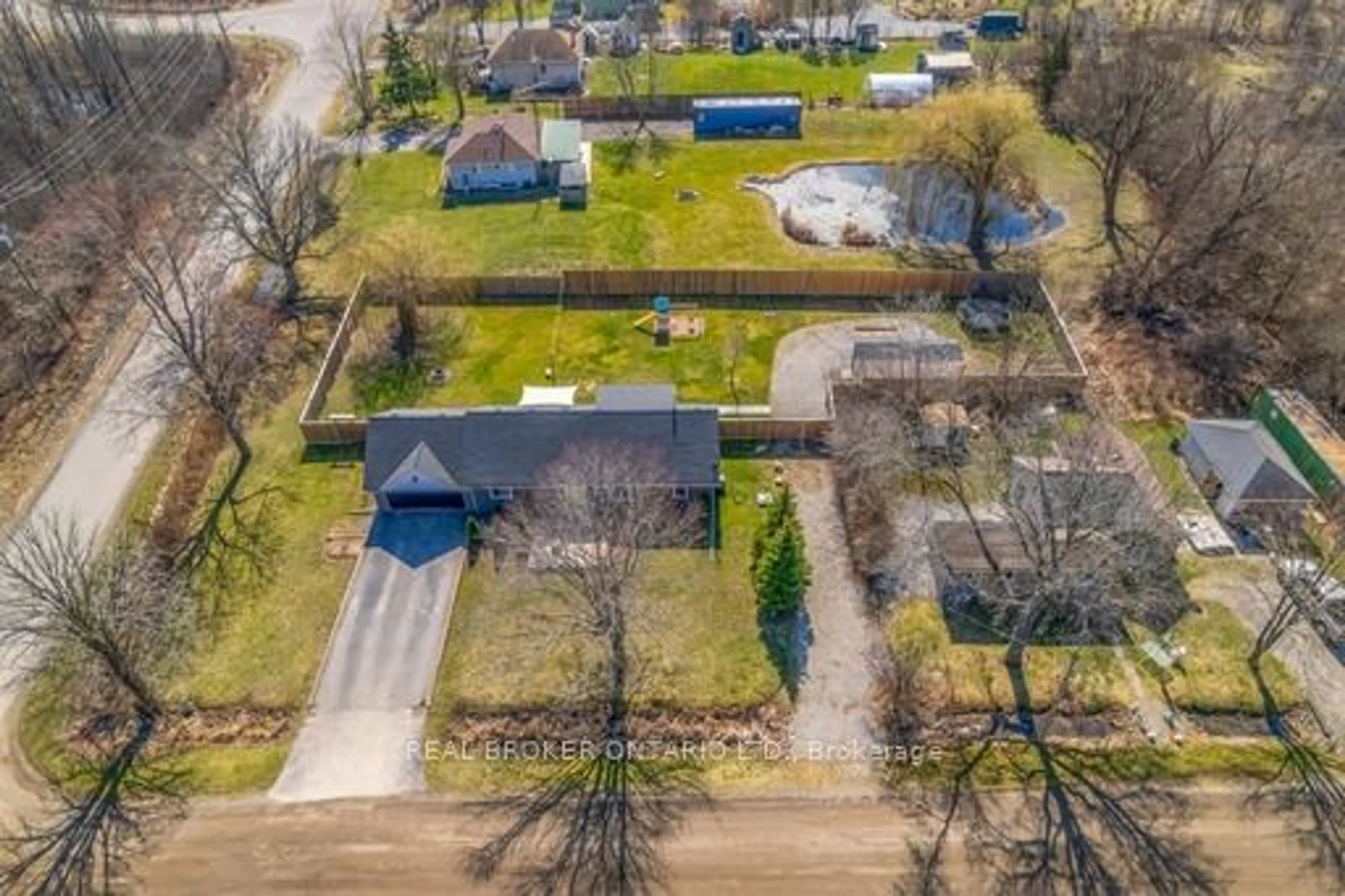 Frontside or backside of a home, the fenced backyard for 2913 Ridgemount Rd, Fort Erie Ontario L0S 1S0