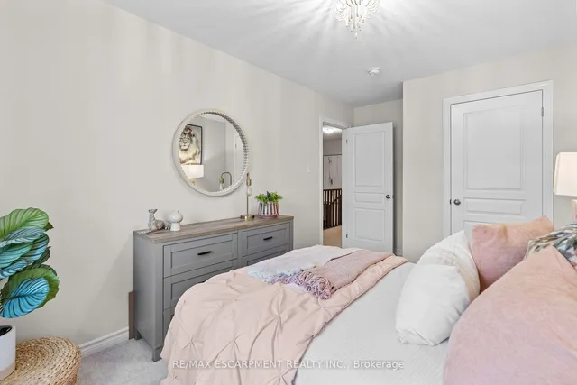Additional property image - 7 Savage Dr