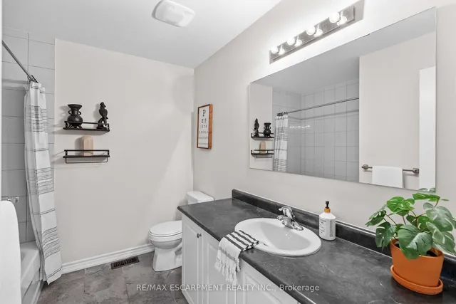 Additional property image - 7 Savage Dr