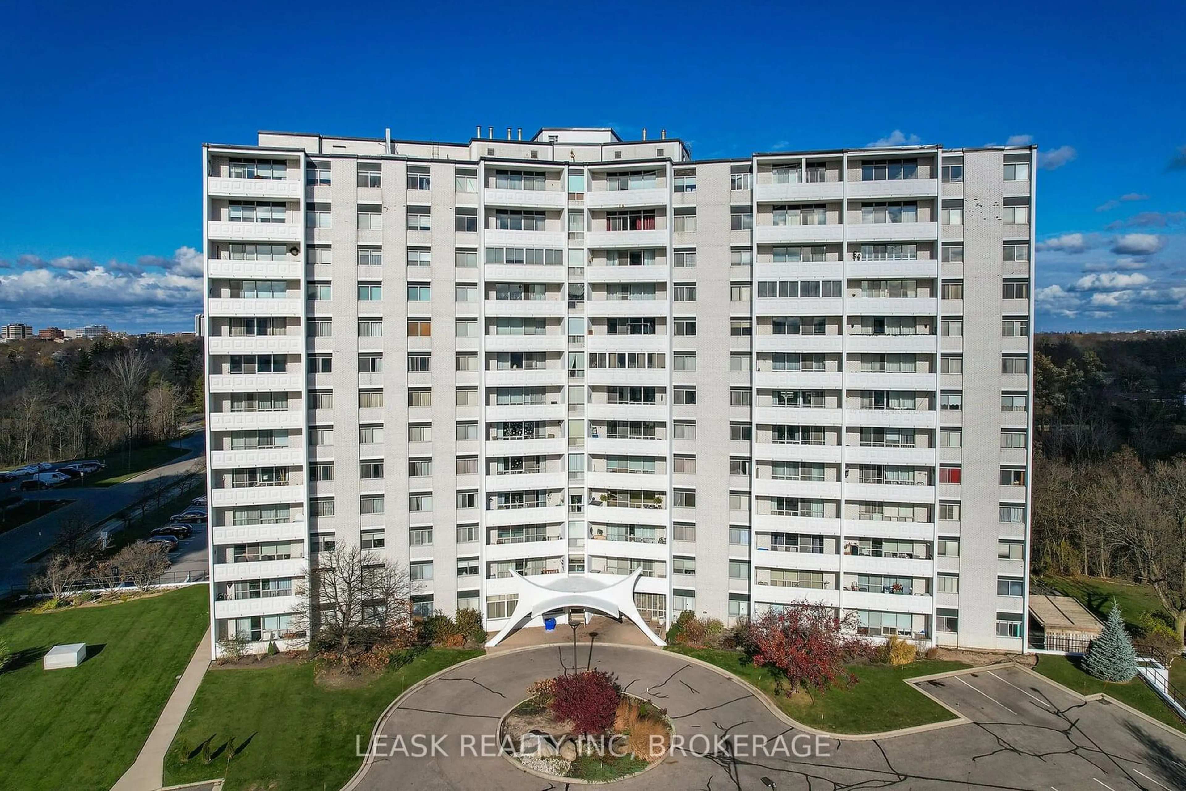 A pic from exterior of the house or condo, the front or back of building for 15 Towering Heights Blvd #803, St. Catharines Ontario L2T 3G7