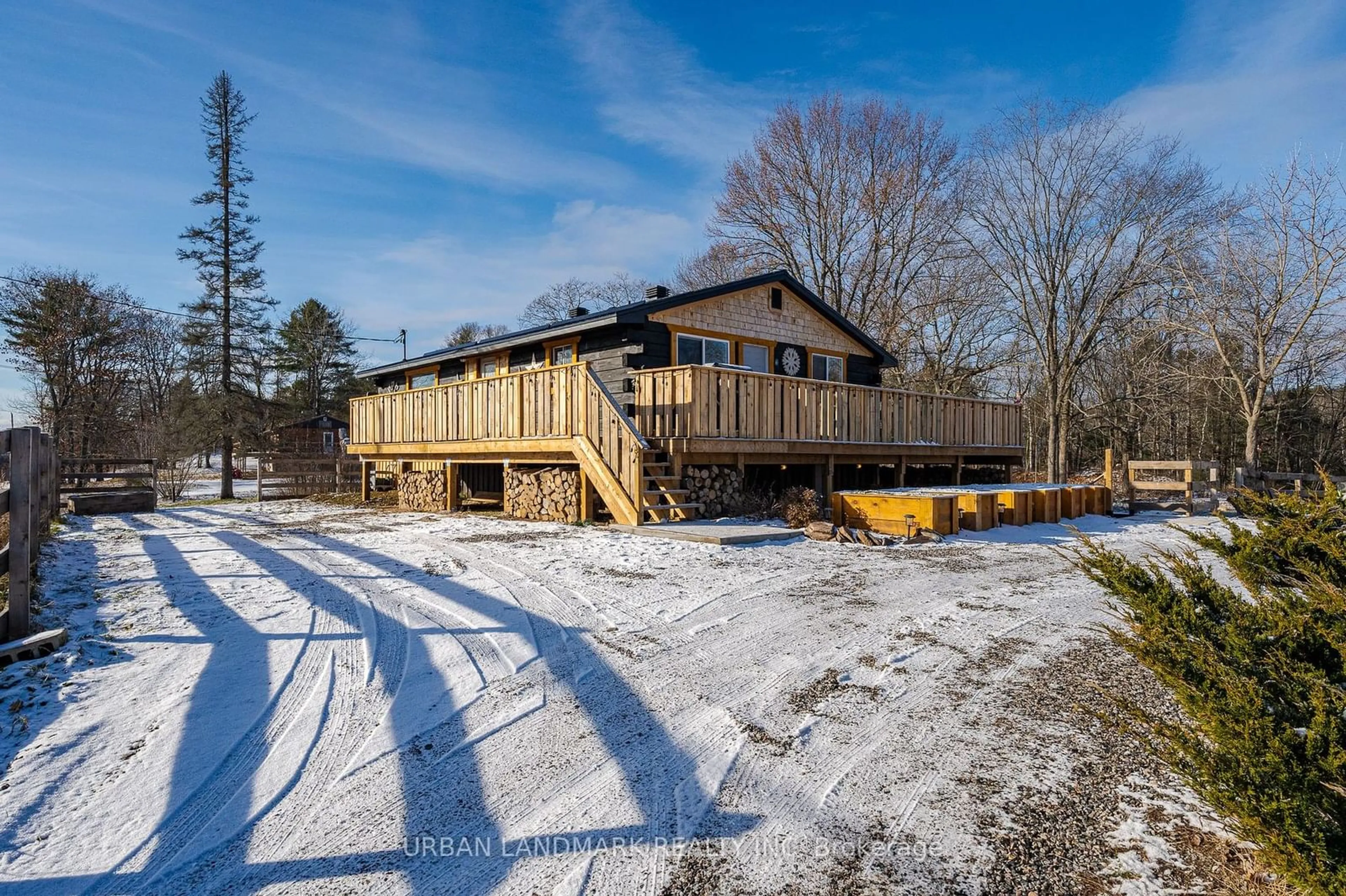 Frontside or backside of a home, cottage for 112783 Highway 7, Addington Highlands Ontario K0H 1Z0