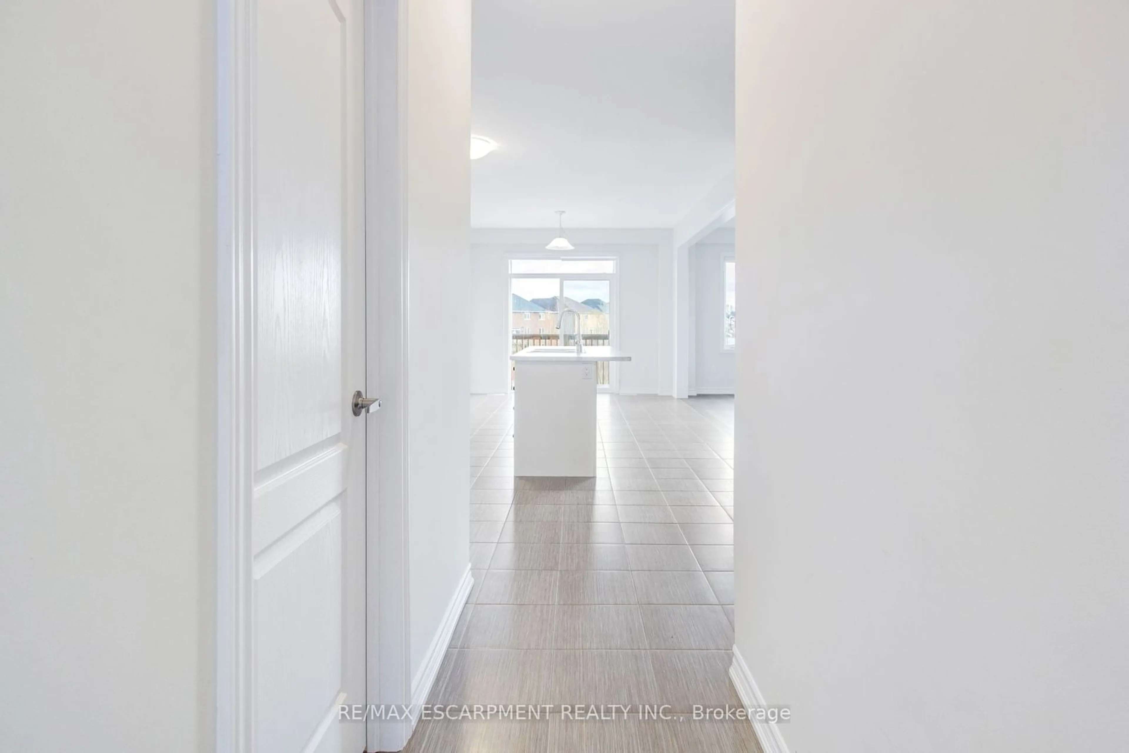 Indoor entryway, wood floors for 13 Cahill Dr, Brantford Ontario N3T 0V5