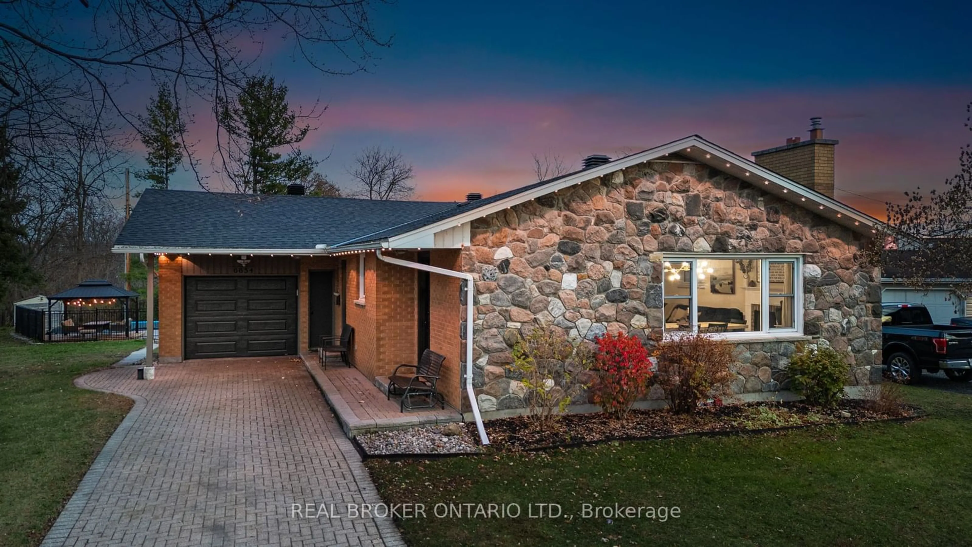 Home with brick exterior material for 6654 Carolin Crt, Manotick - Kars - Rideau Twp and Area Ontario K0A 2T0