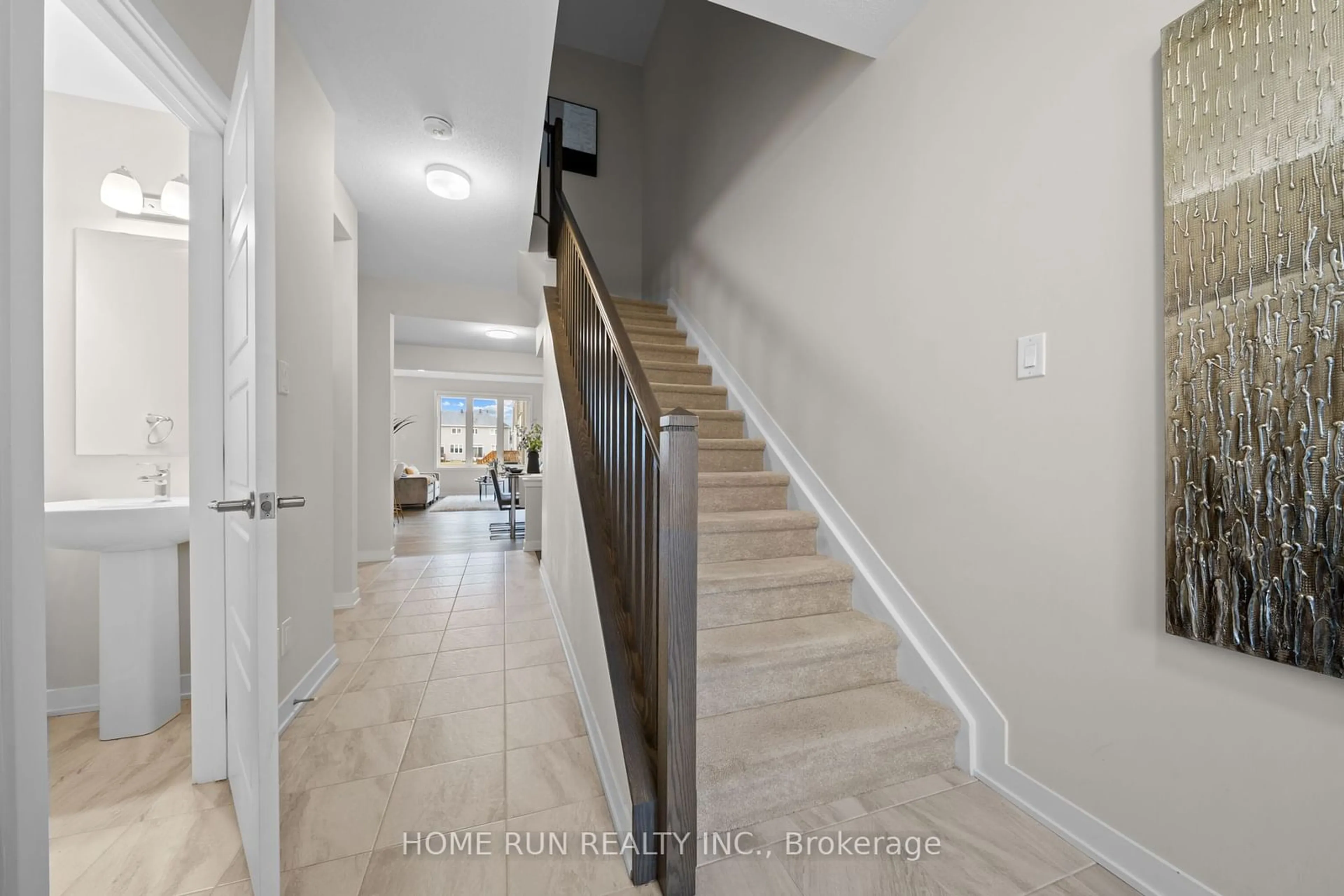 Indoor entryway, wood floors for 648 CYGNUS St, Barrhaven Ontario K2J 7B2