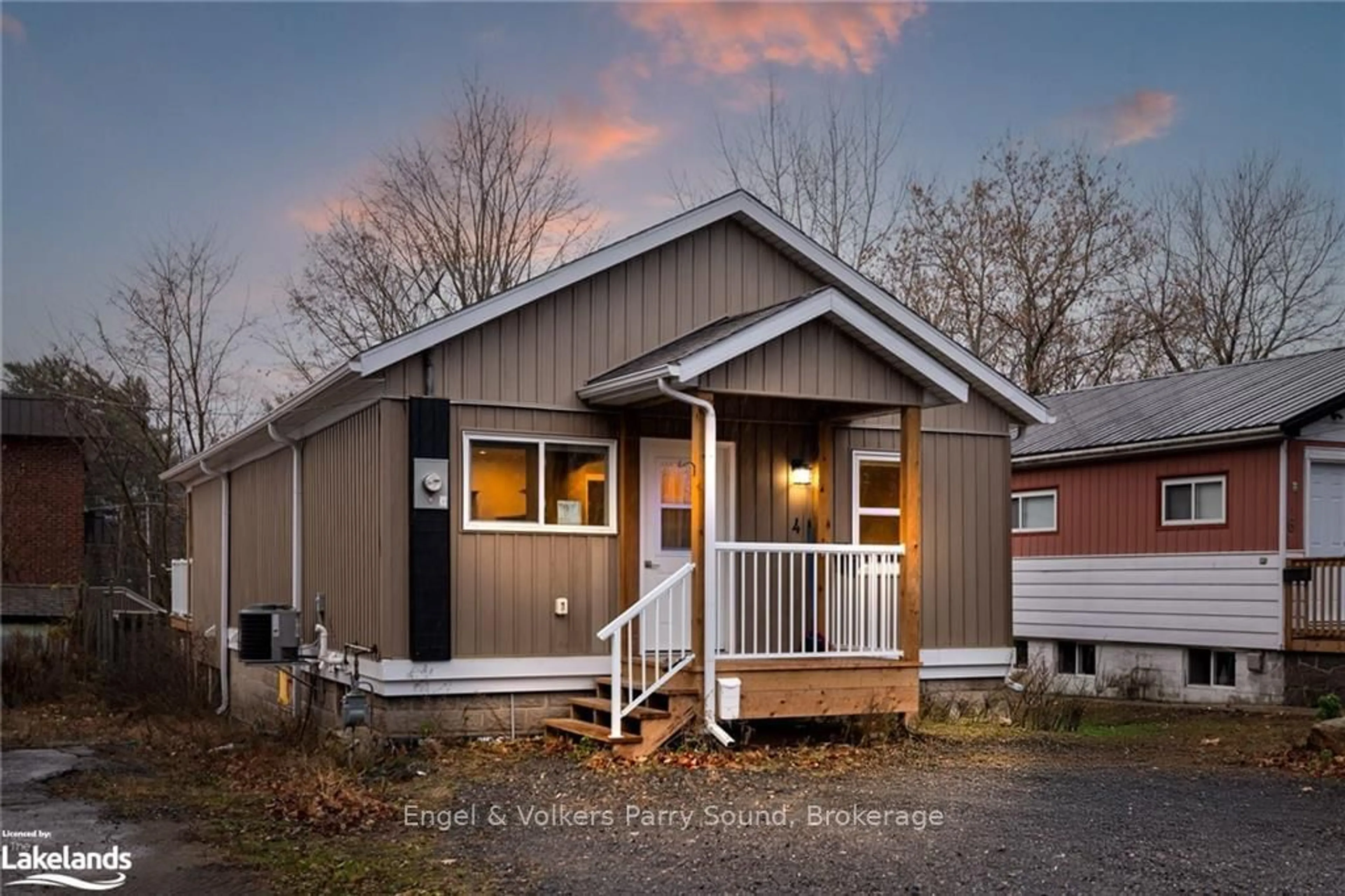 Home with vinyl exterior material for 4 BURD St, Parry Sound Ontario P2A 1J3