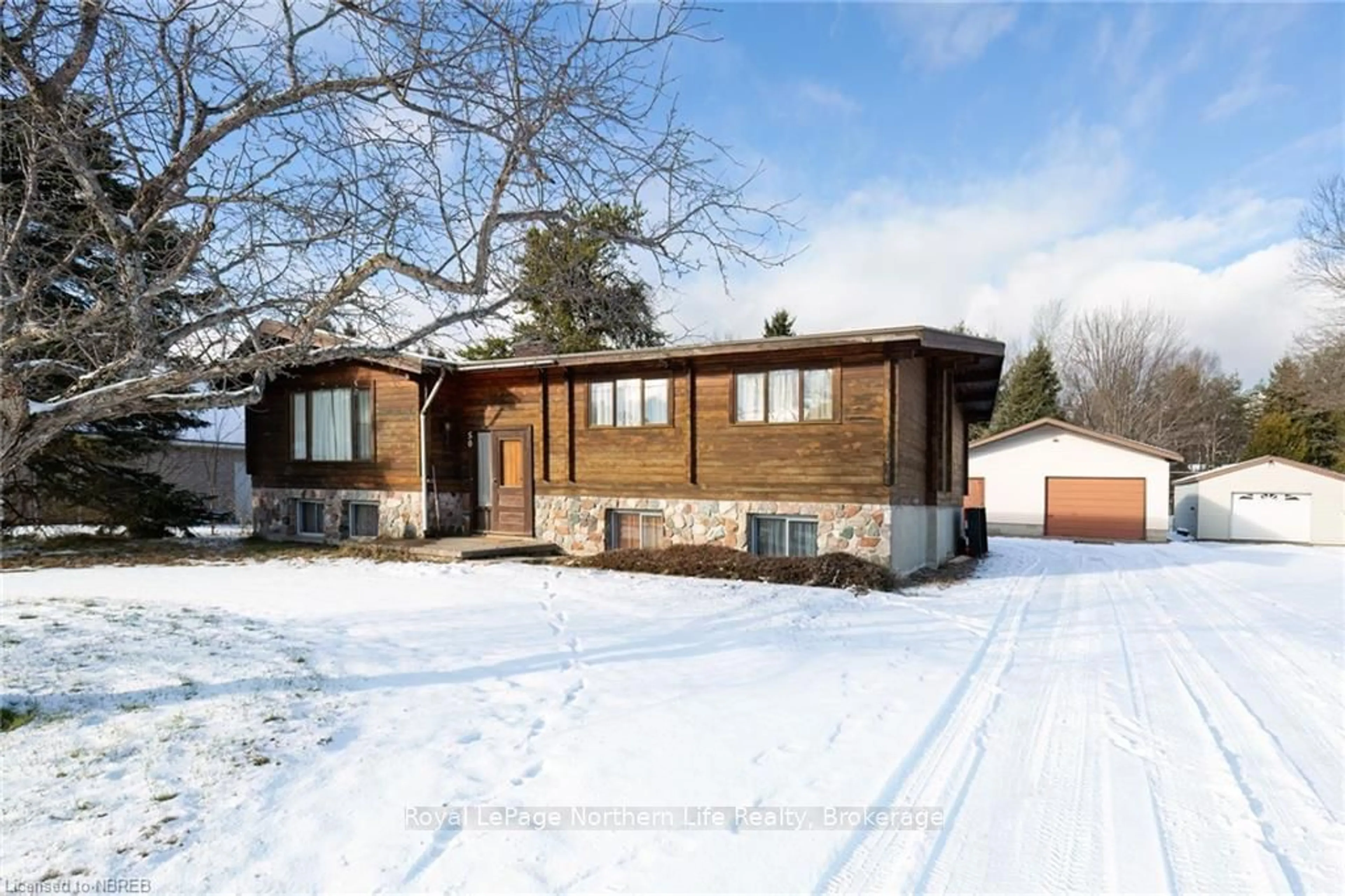 Frontside or backside of a home, cottage for 50 BESSERER Rd, North Bay Ontario P1B 8G3