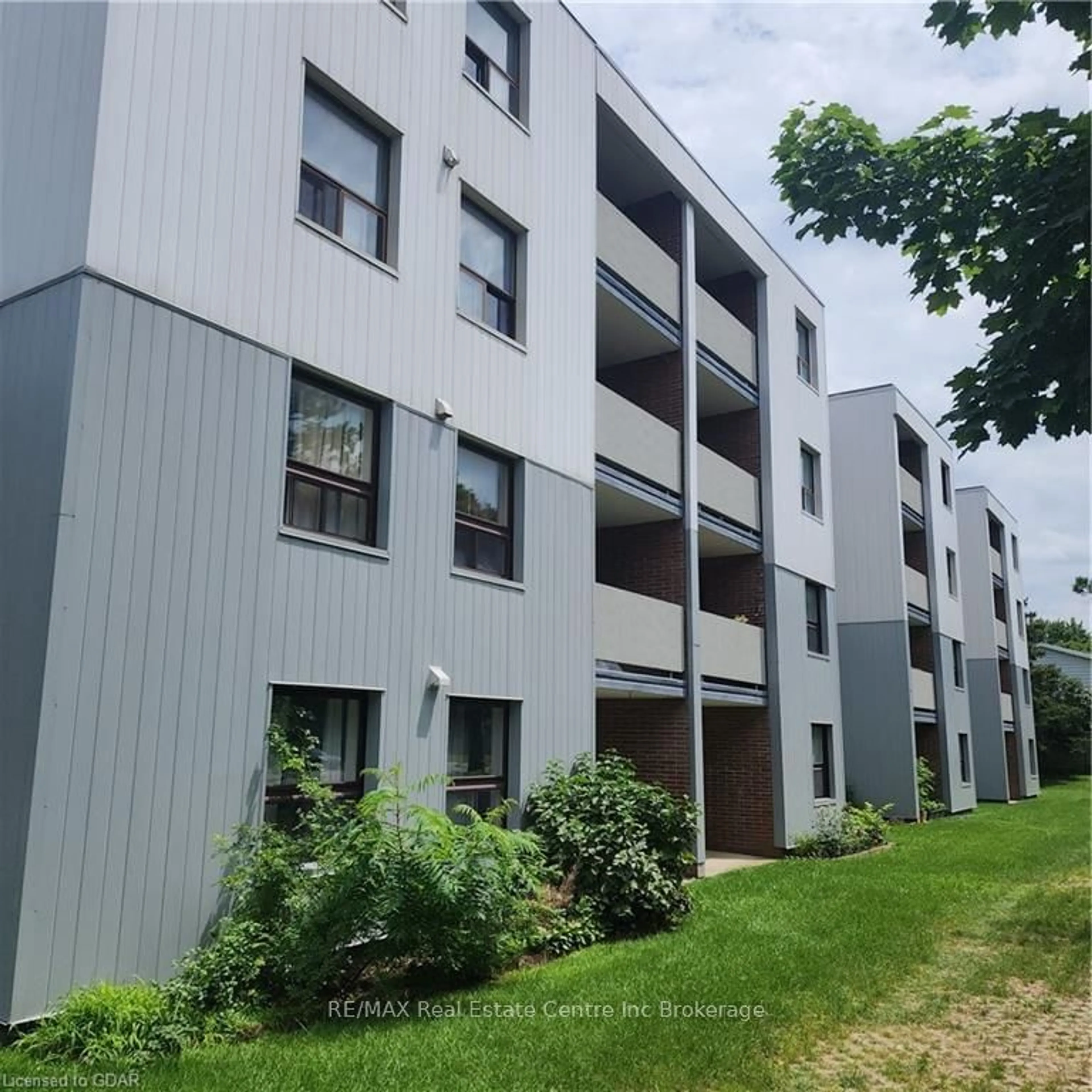 A pic from exterior of the house or condo, the front or back of building for 65 SILVERCREEK Pkwy #307, Guelph Ontario N1H 7R9