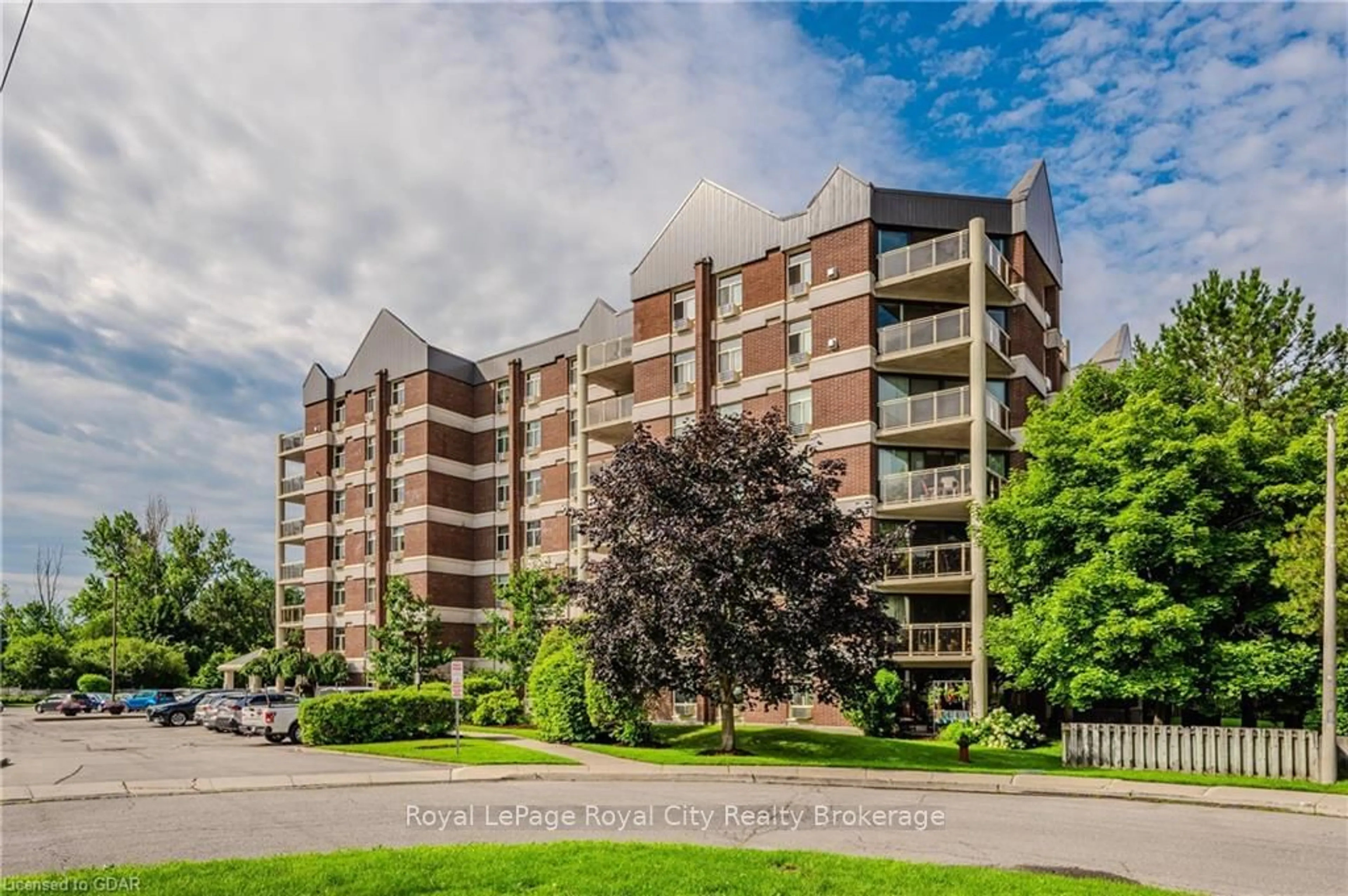 A pic from exterior of the house or condo, the front or back of building for 8 CHRISTOPHER Crt #401, Guelph Ontario N1G 4N7