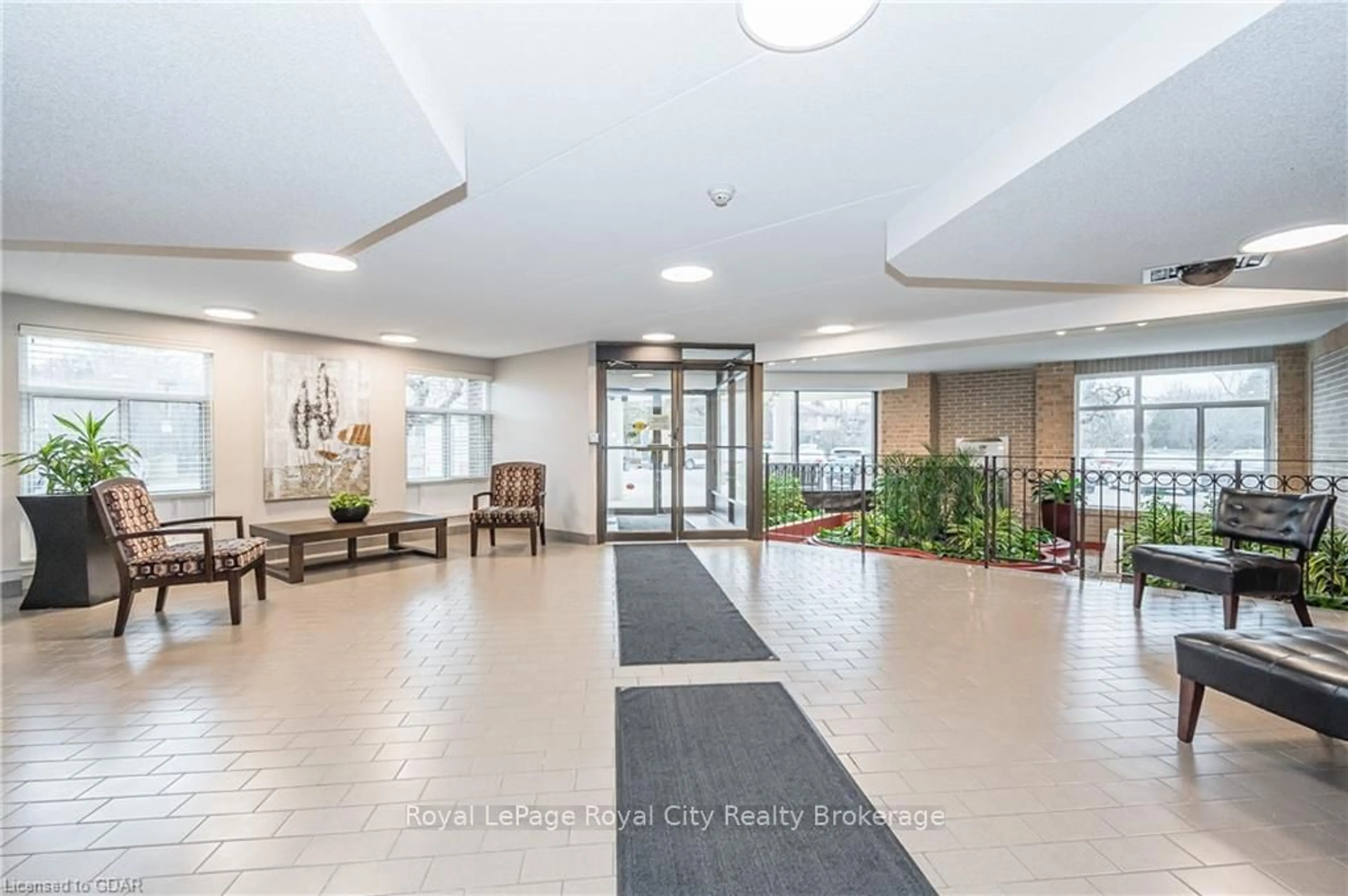 Indoor lobby, unknown floor for 8 CHRISTOPHER Crt #401, Guelph Ontario N1G 4N7