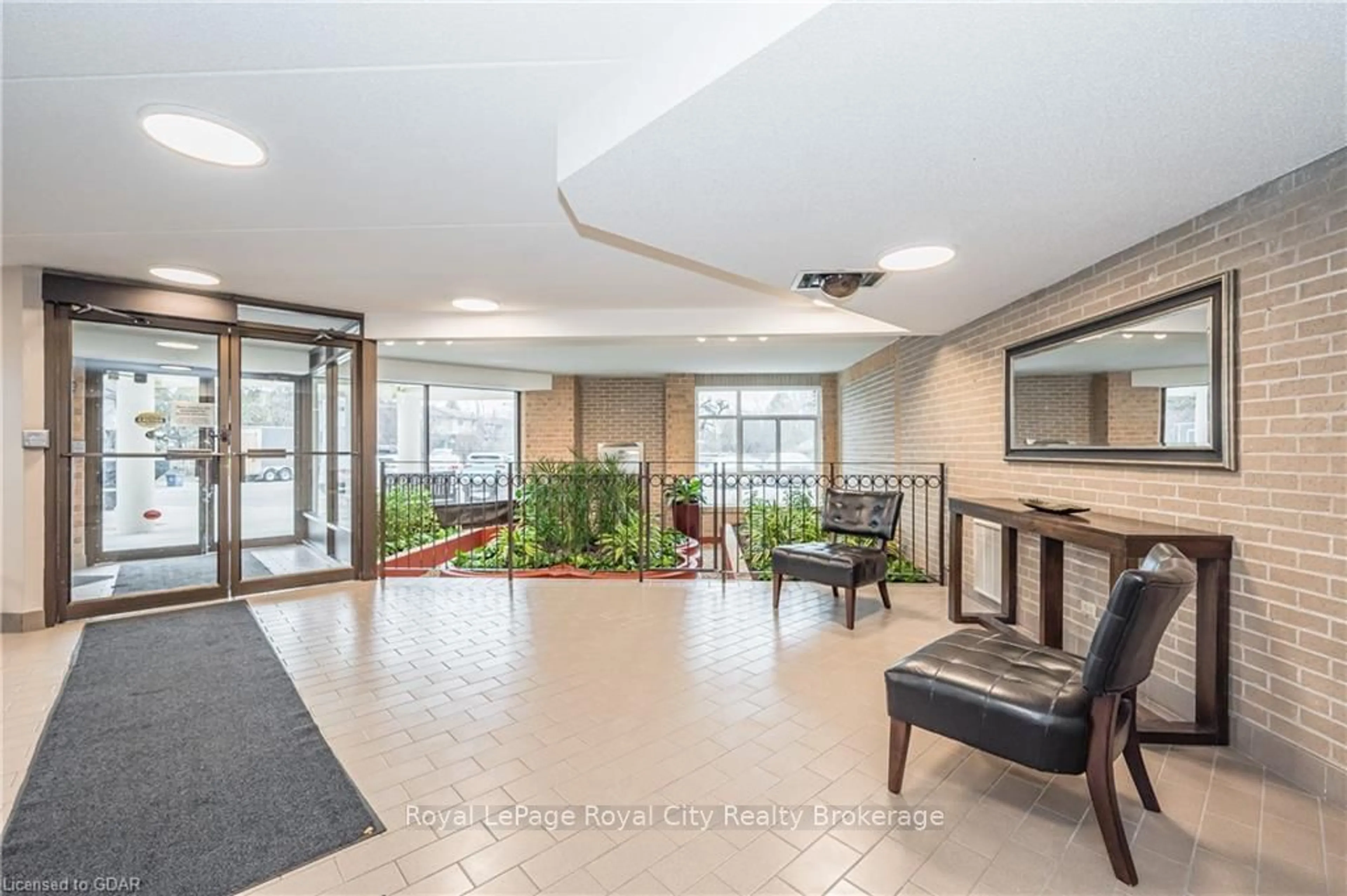 Indoor lobby, unknown floor for 8 CHRISTOPHER Crt #401, Guelph Ontario N1G 4N7