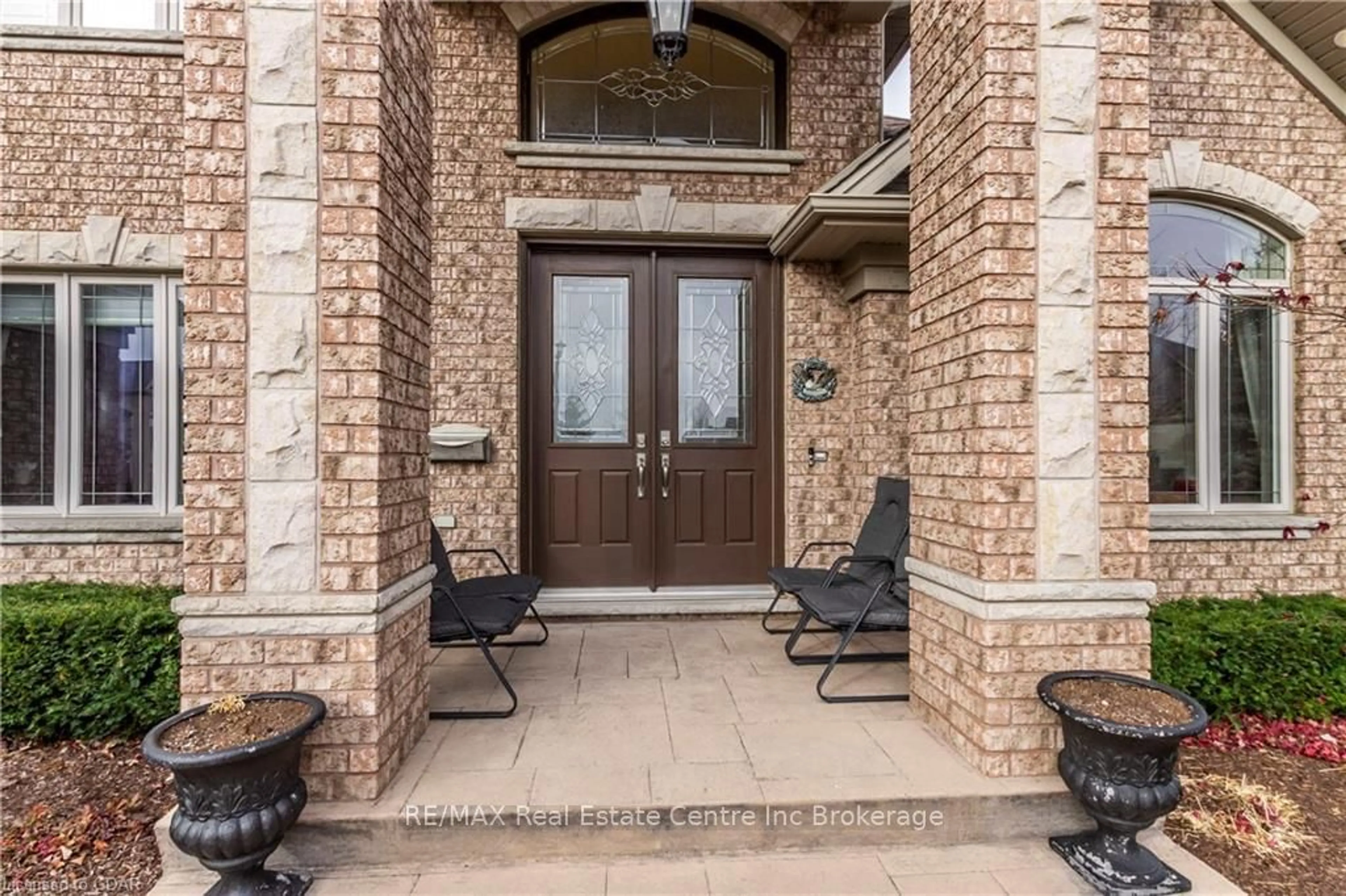 Indoor entryway, ceramic floors for 59 DOMINION Dr, Guelph Ontario N1L 0B4